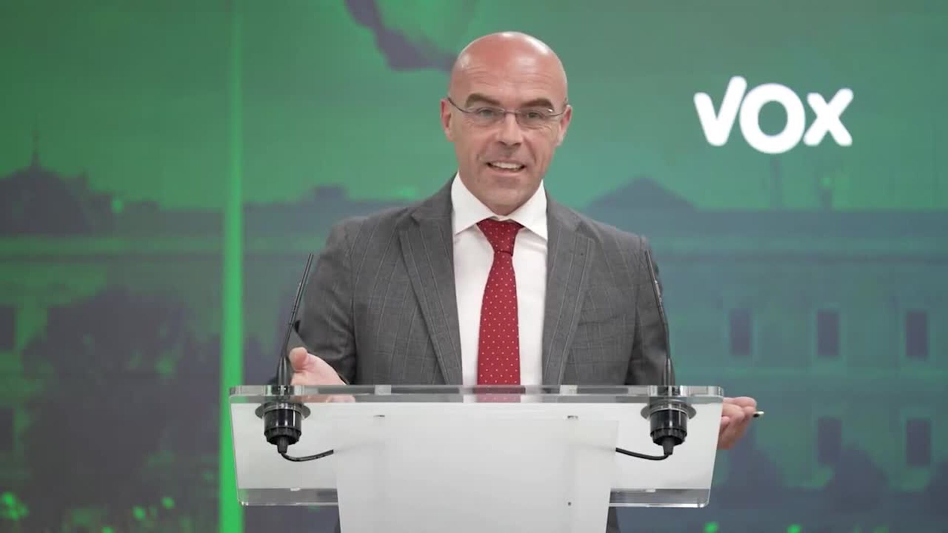 Vox explica que Olona no deja el escaño por su condición de funcionaria