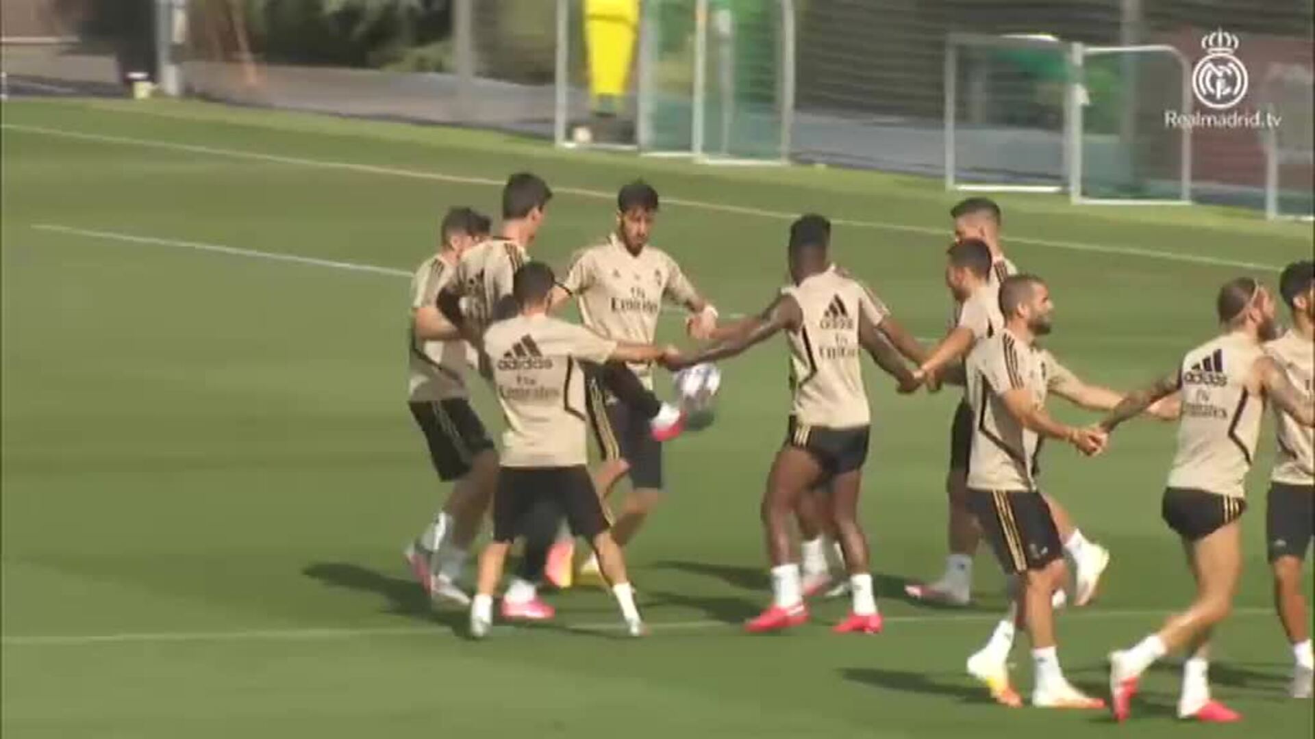 El Real Madrid trabaja la defensa y el ataque de cara a su partido contra el Manchester City