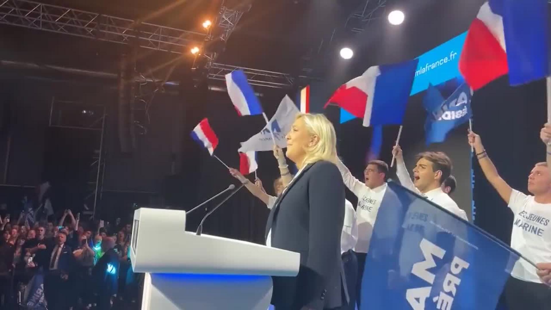 Macron y Le Pen enfrentan sus posturas de Francia y Europa en el cierre de campaña