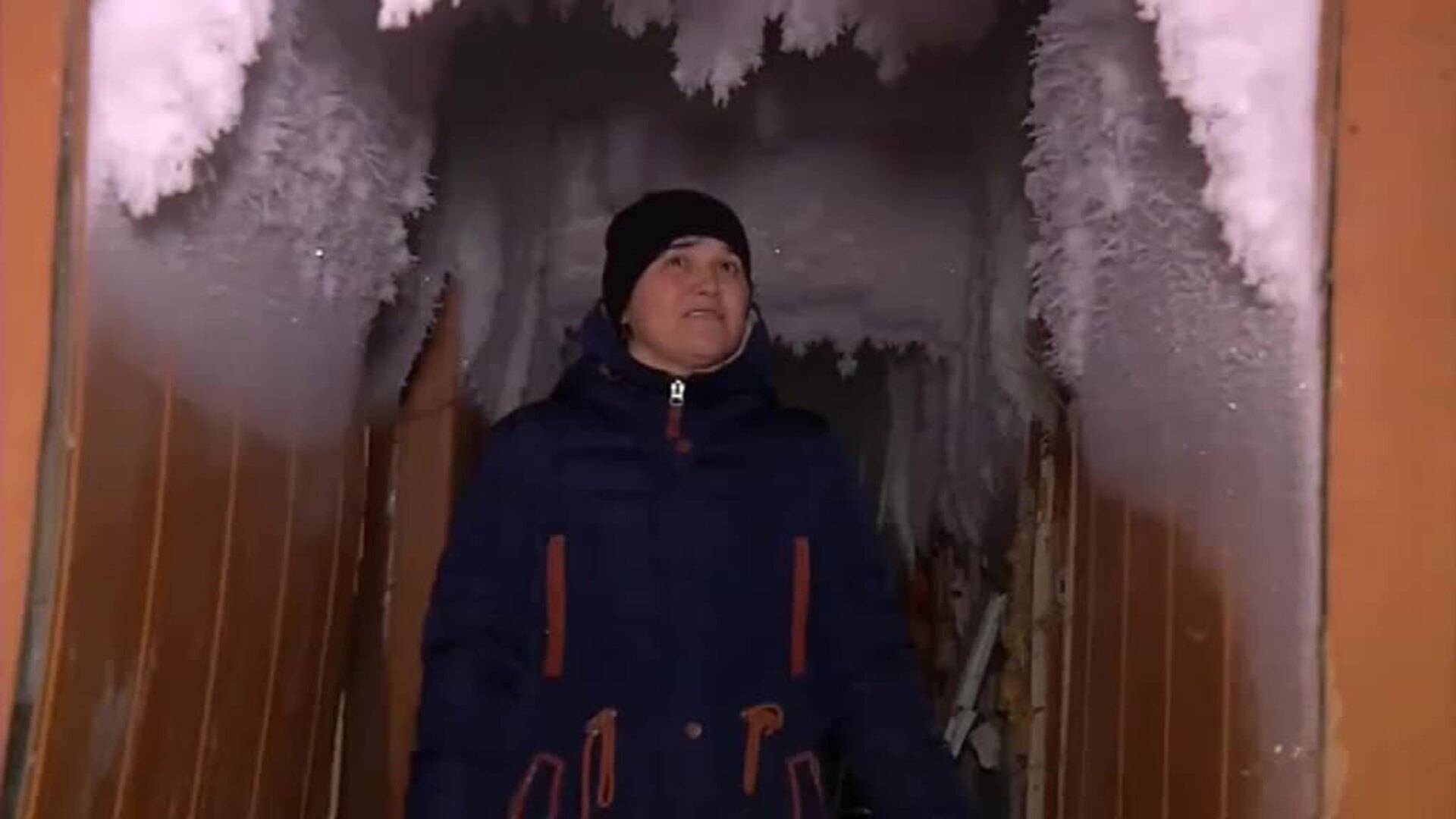 Un bloque viviendas en Irkutsk (Siberia), congelado por las fugas de agua en las tuberías a 25 grados bajo cero