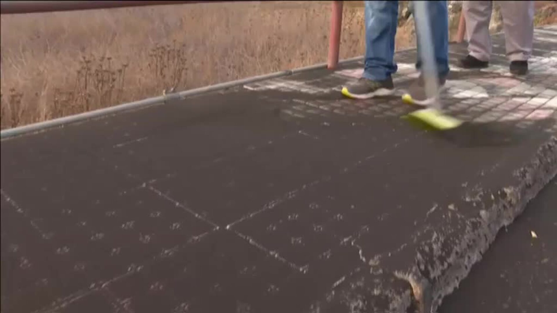 La ceniza cubre la isla y podría ser un serio problema para tejados y azoteas