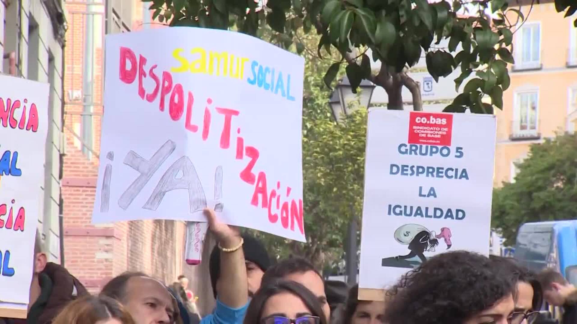 Trabajadores del Samur Social se concentran para pedir más recursos