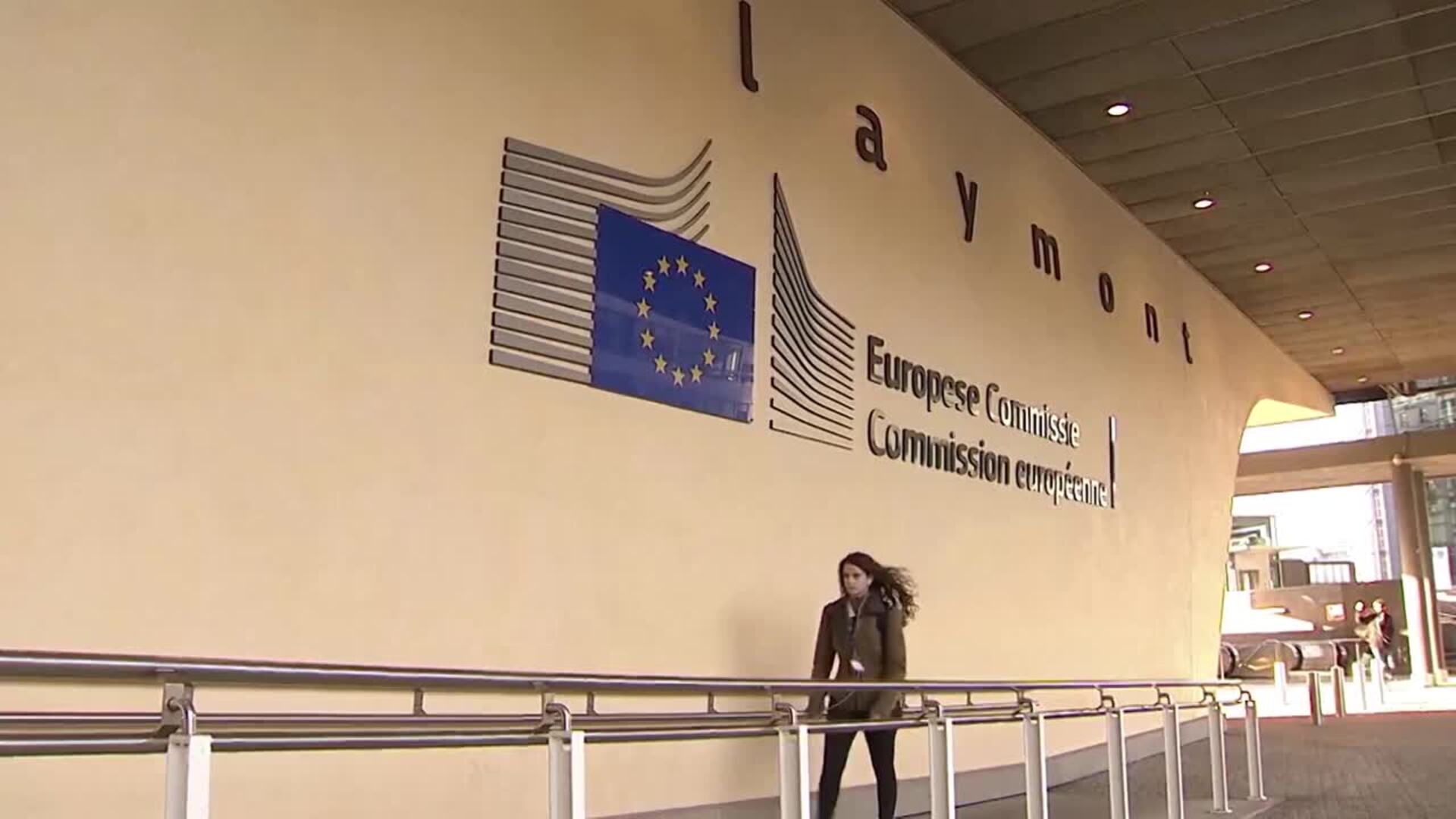 Bruselas advierte a España sobre la reducción de déficit y deuda