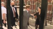 El príncipe Harry aparece por sorpresa en el juicio contra 'The Daily Mail'