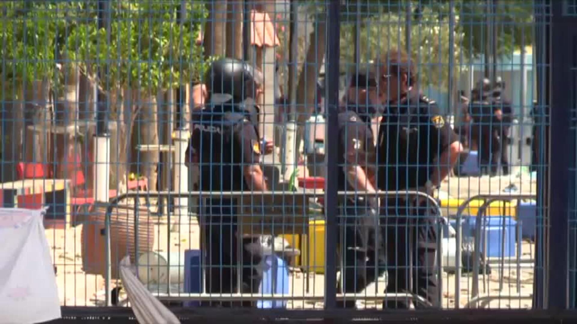 26 detenidos y nueve agentes heridos en un motín en el CETI de Melilla