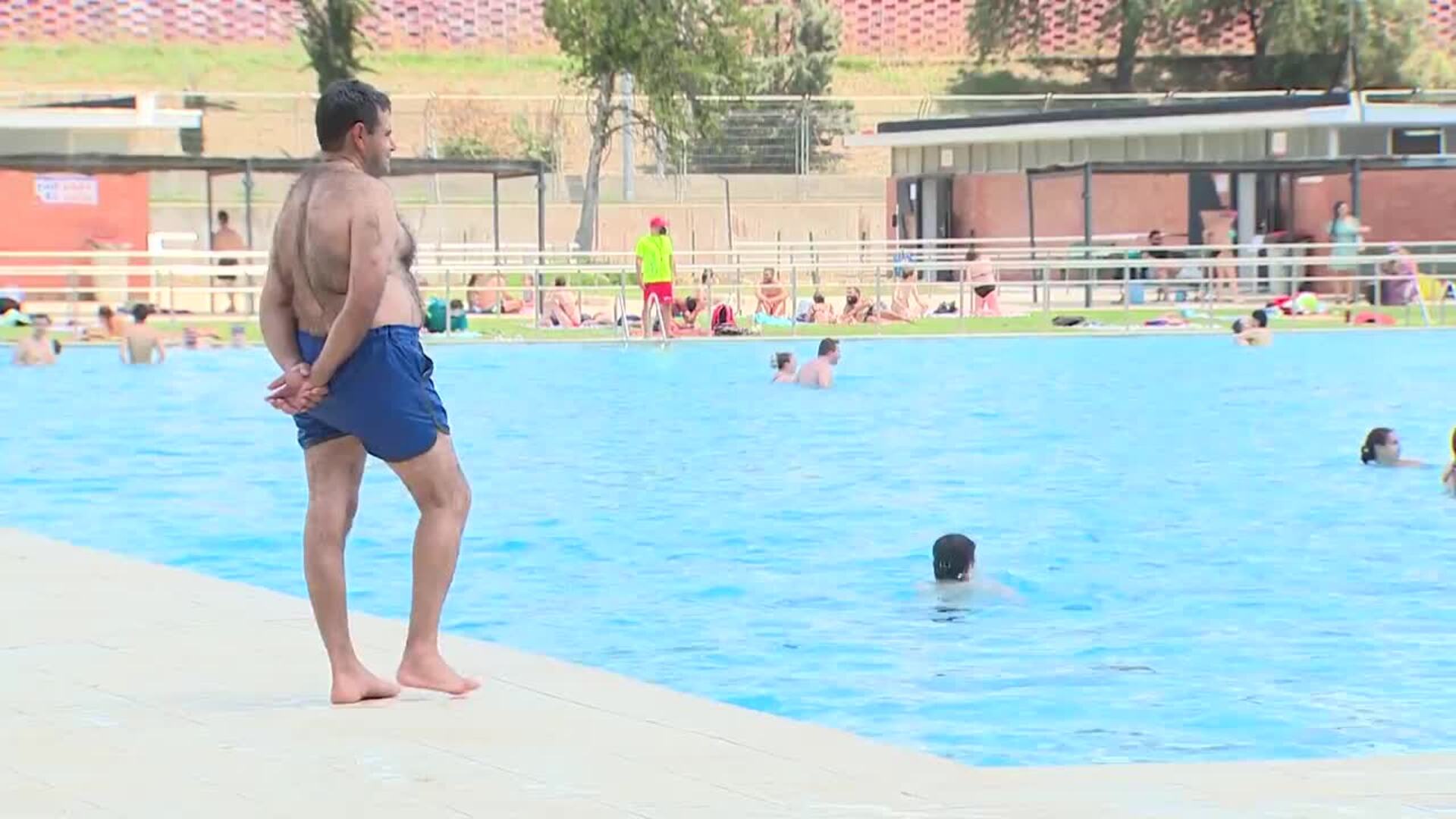 Las piscinas de Madrid abren este sábado sus puertas con un aforo del 60%