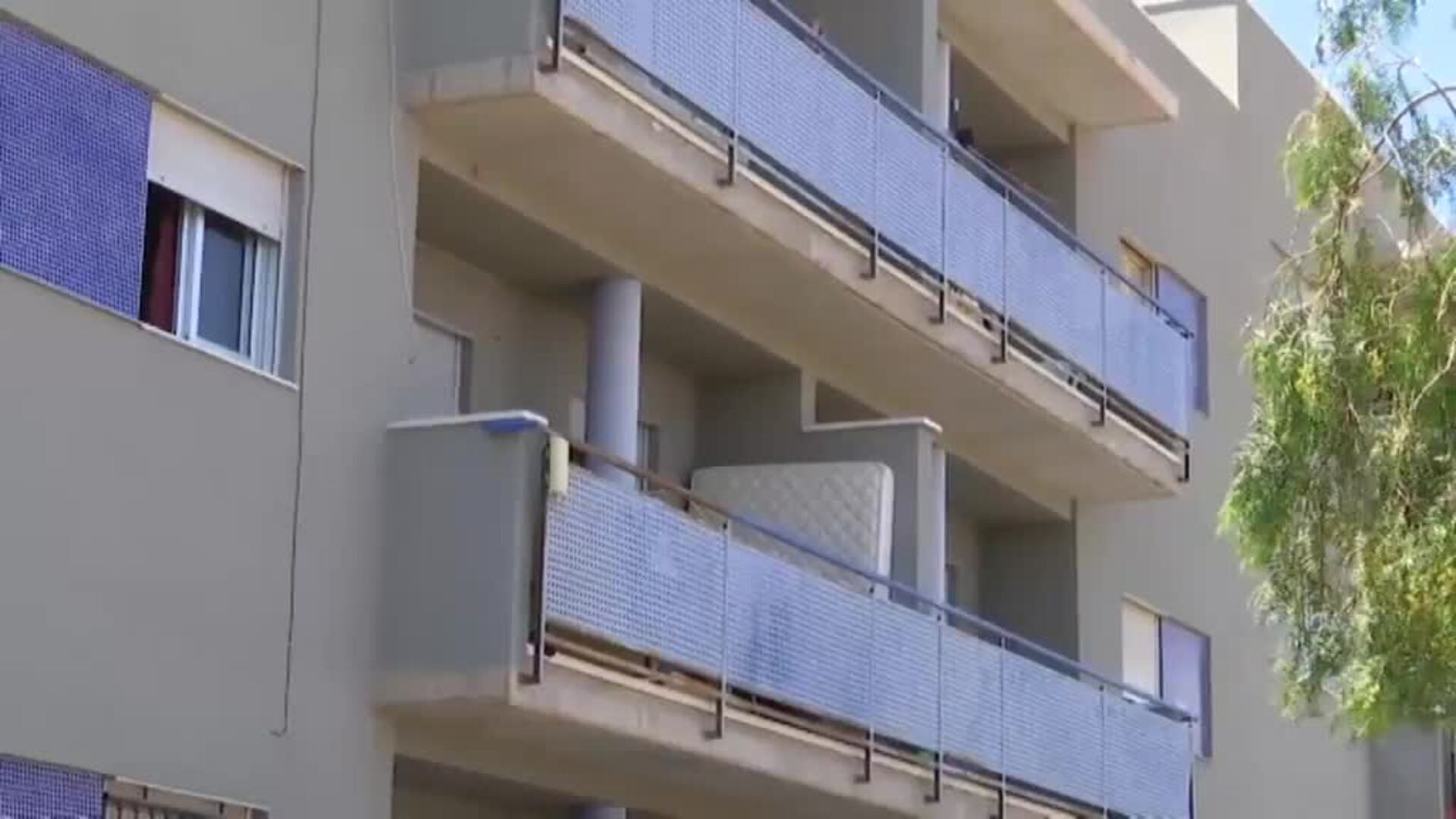 Tensión en Tenerife por el desalojo de un edificio ocupado por varias familias desde hace diez años