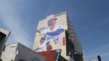 Develan un mural dedicado a Shohei Ohtani antes del partido inaugural de los Dodgers