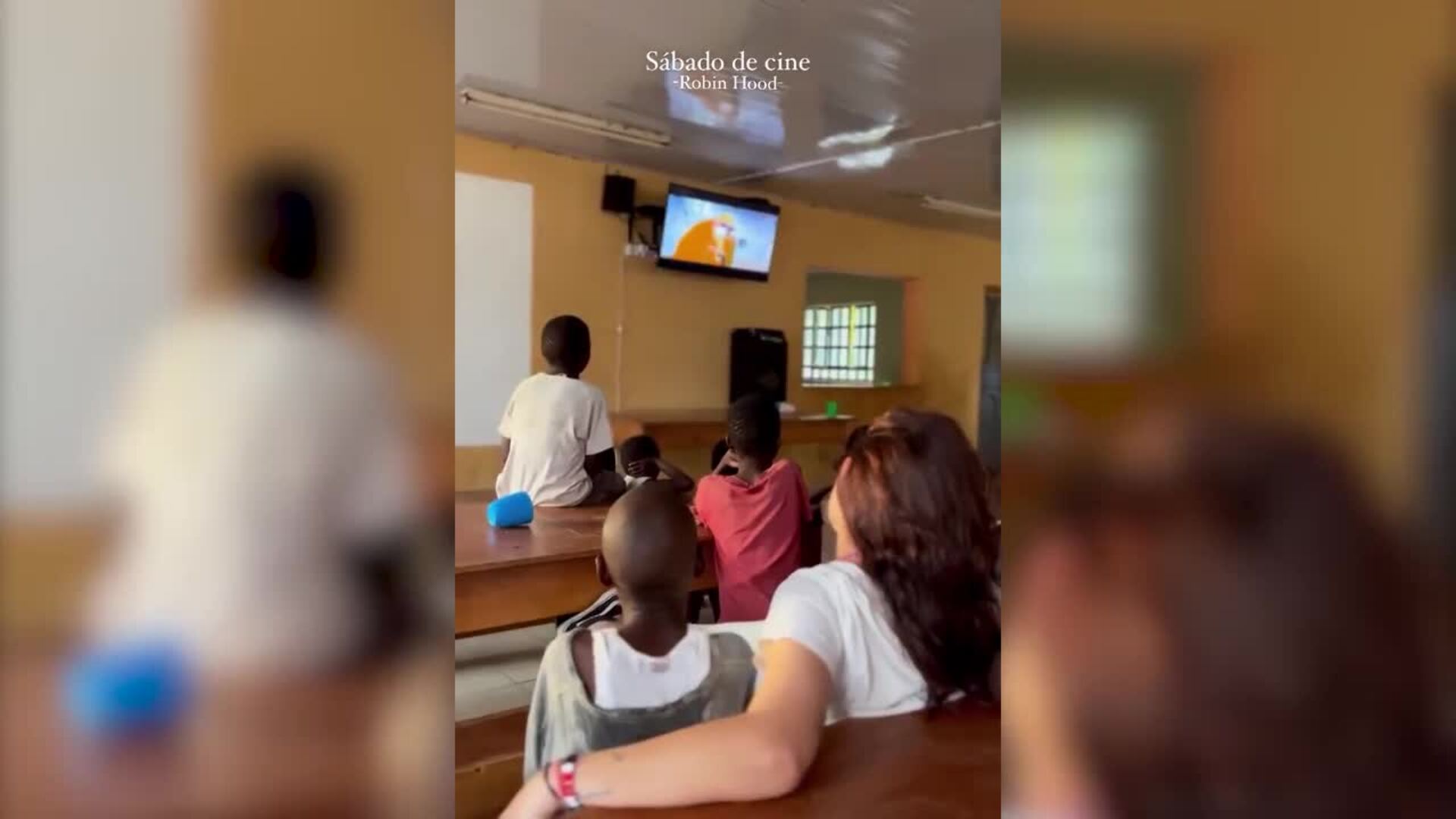 Alba Díaz se entrega con los niños de Kenia durante su voluntariado