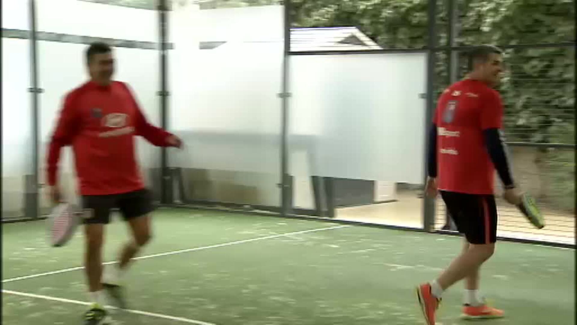Veteranos del Real Madrid y el Atlético disputan un torneo de pádel