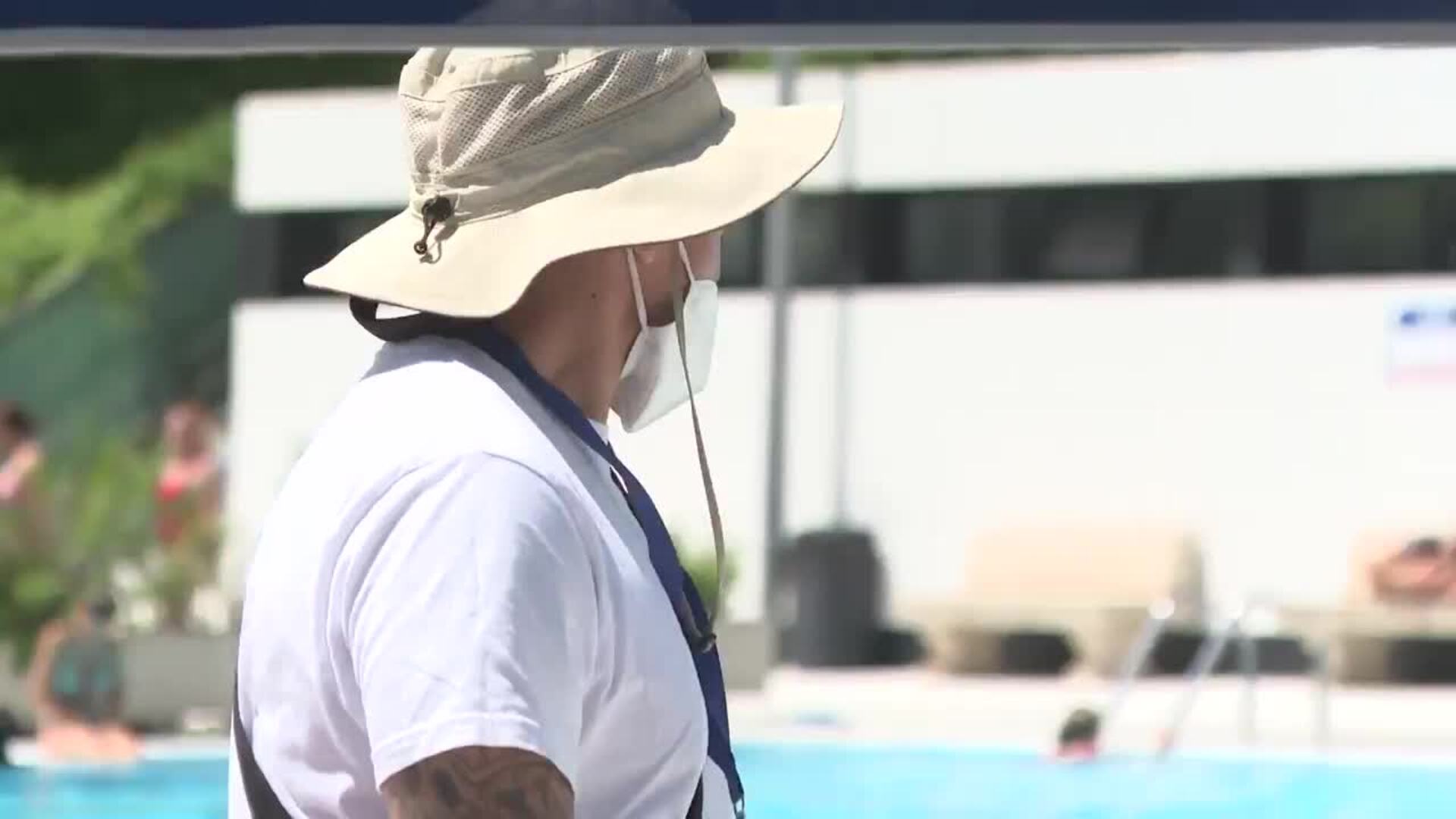 Los madrileños ya disfrutan de las piscinas de verano