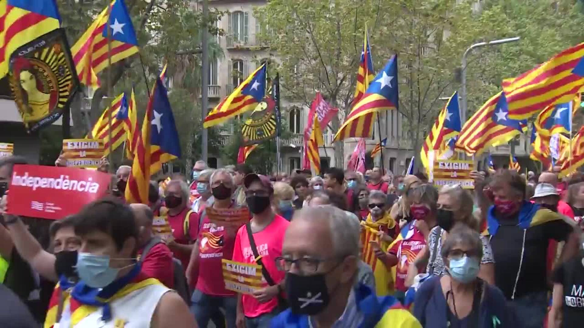 Unos 1.200 manifestantes conmemoran en Barcelona el 1-O y la huelga del 3-O
