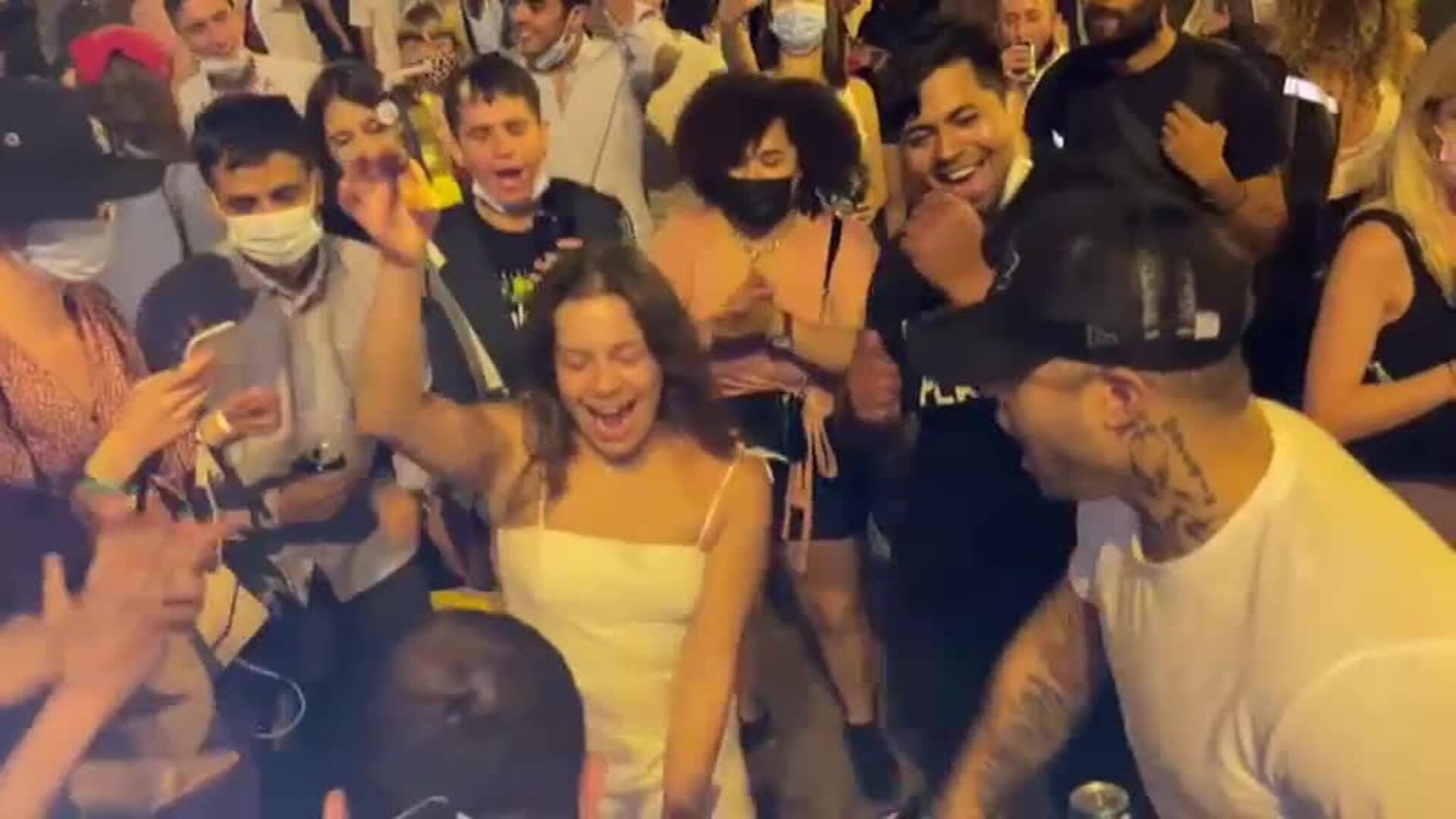 Los políticos piden cabeza a los jóvenes para evitar las imágenes dantescas de botellones