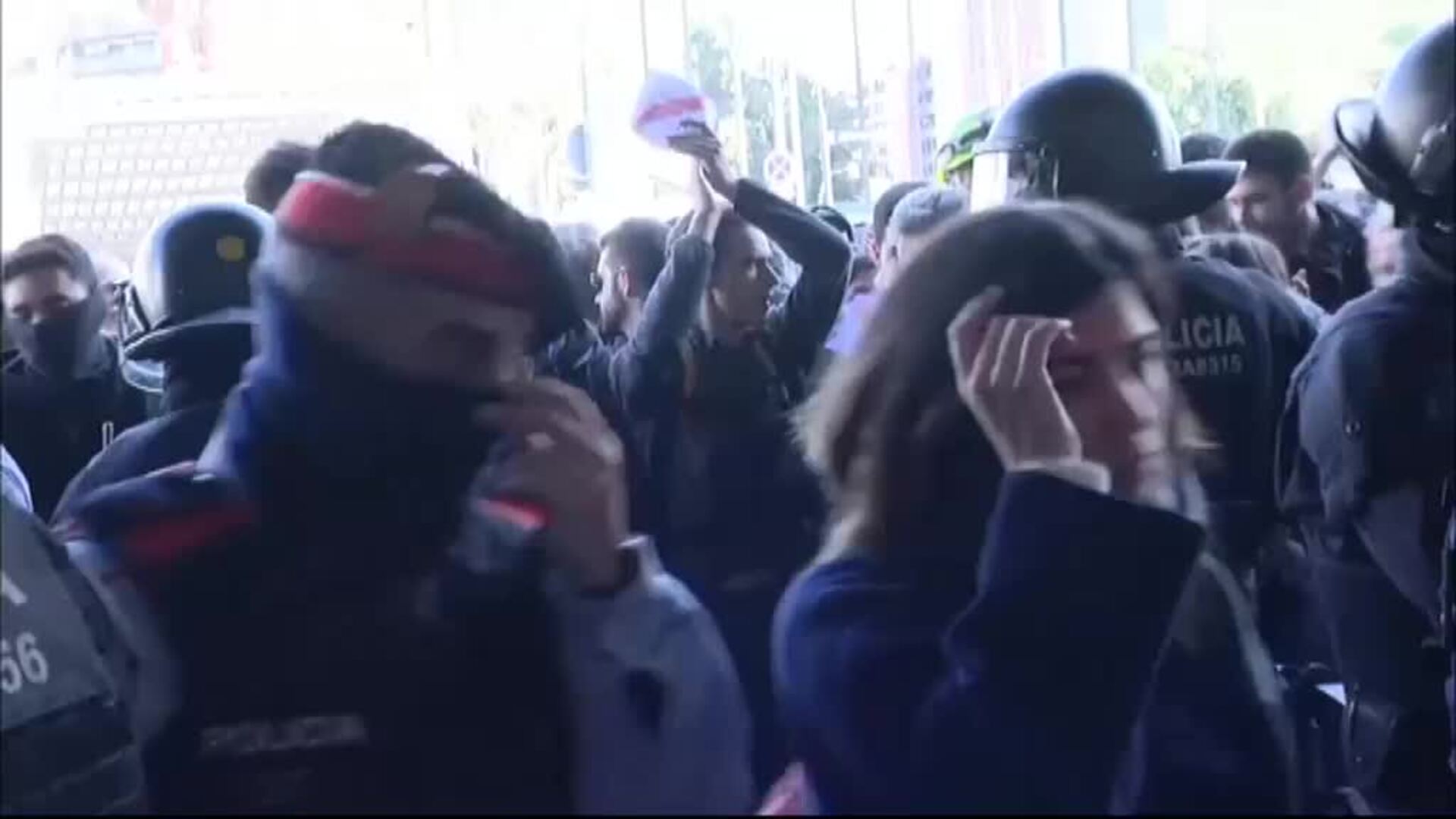 El bloqueo anunciado por los CDR se queda en una sentada en Sants