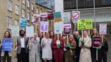 Activistas climáticos piden a Unilever reducir a la mitad sus emisiones para 2030