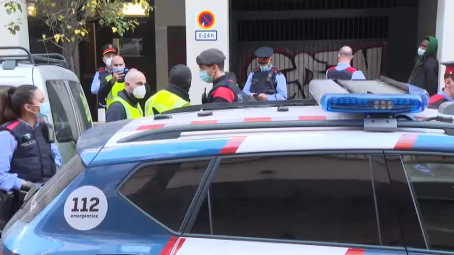 Desalojados dos narcopisos en una operación simultánea y por sorpresa en el barrio de Poble Sec