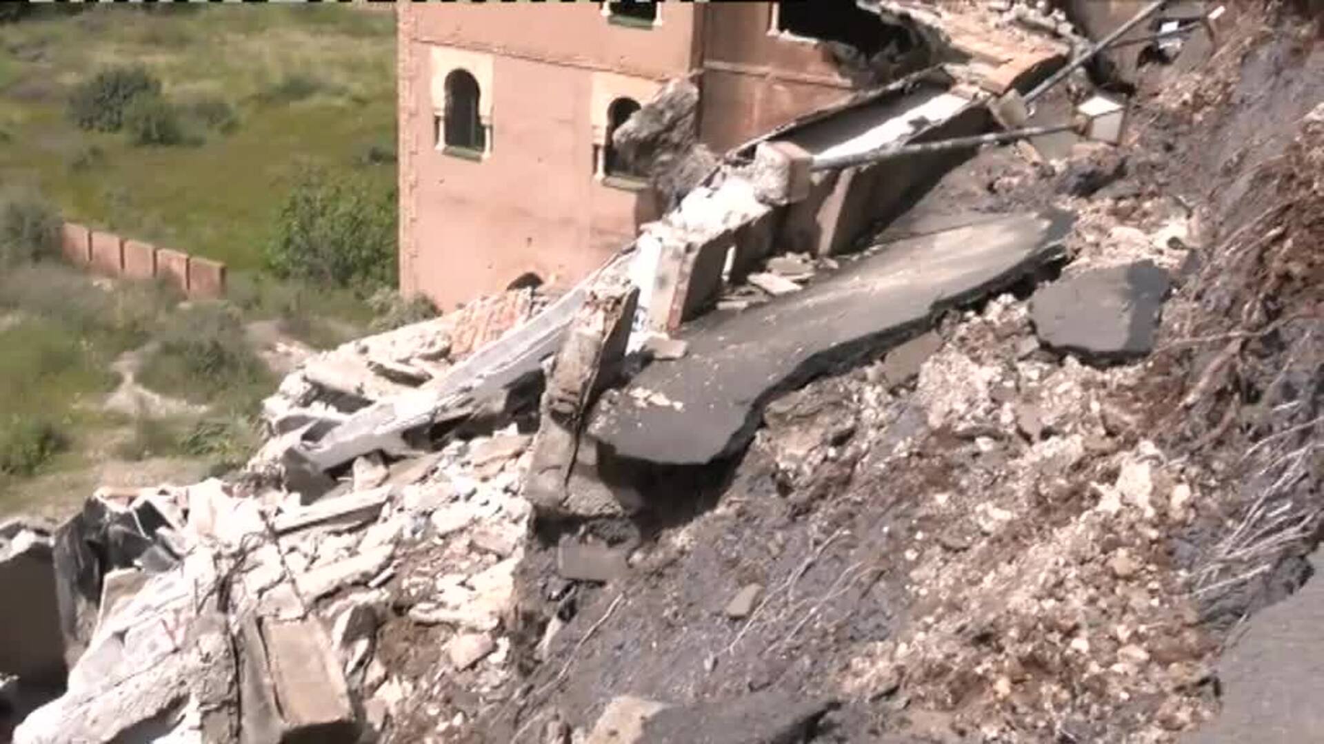 Las lluvias provocan el derrumbe del Mirador de Cabrera en Almería