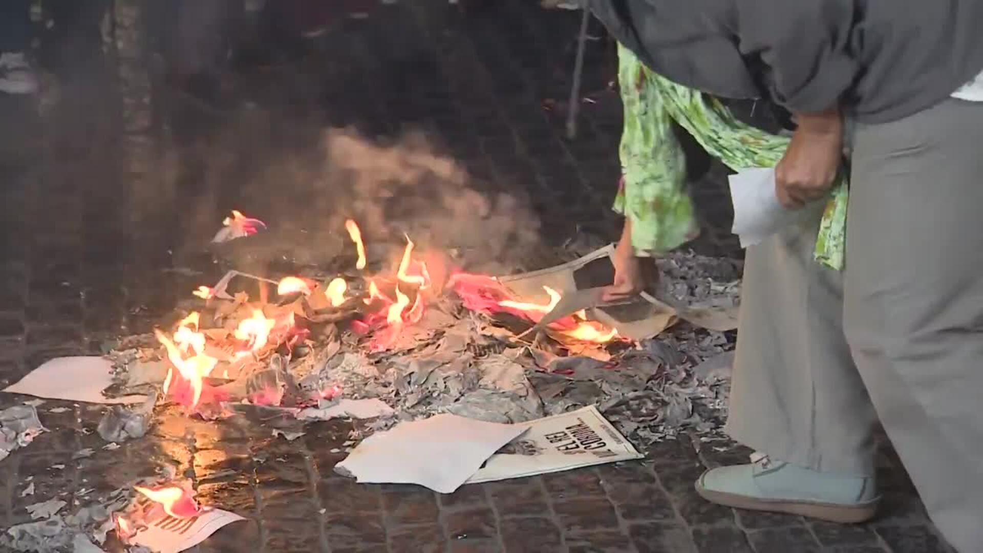 Queman fotos del Rey a ritmo de &#039;Bella Ciao&#039;