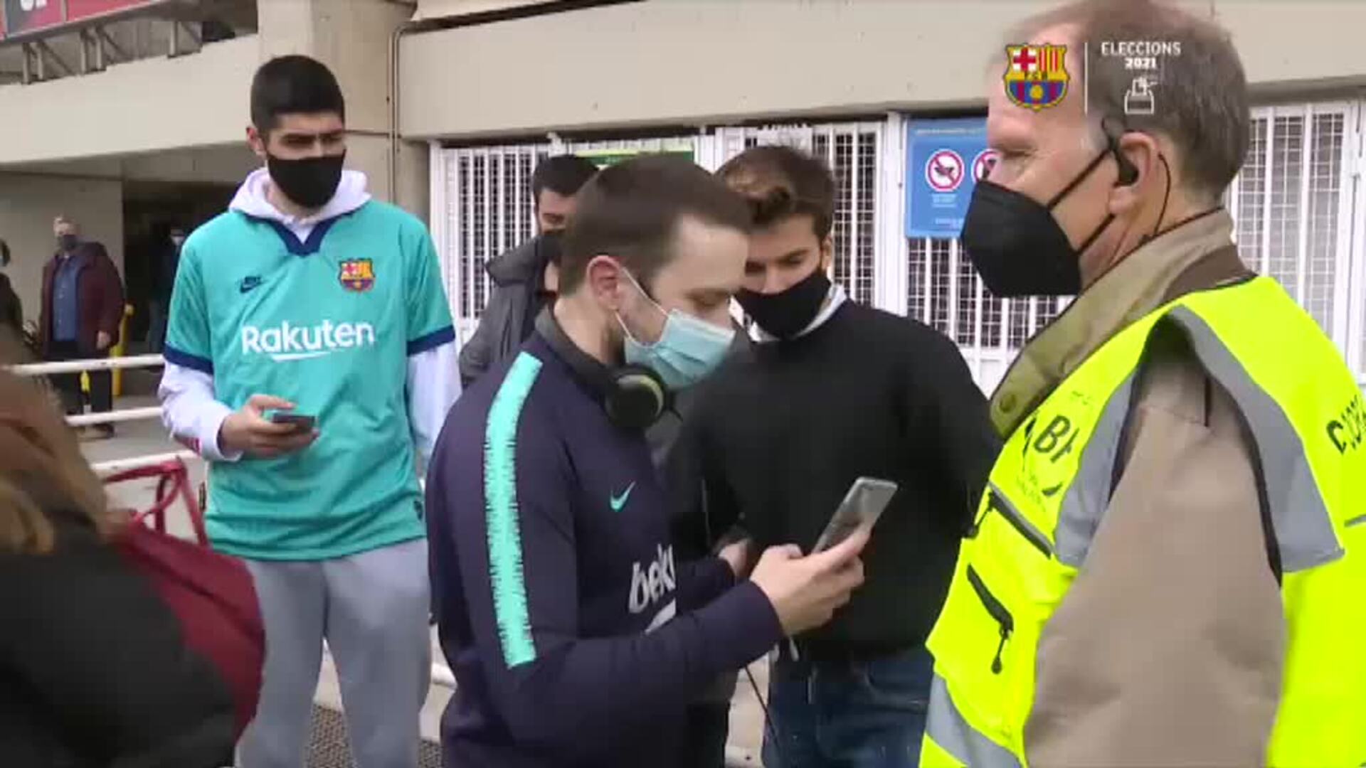 Messi vota por primera vez en unas elecciones a la presidencia del Barça