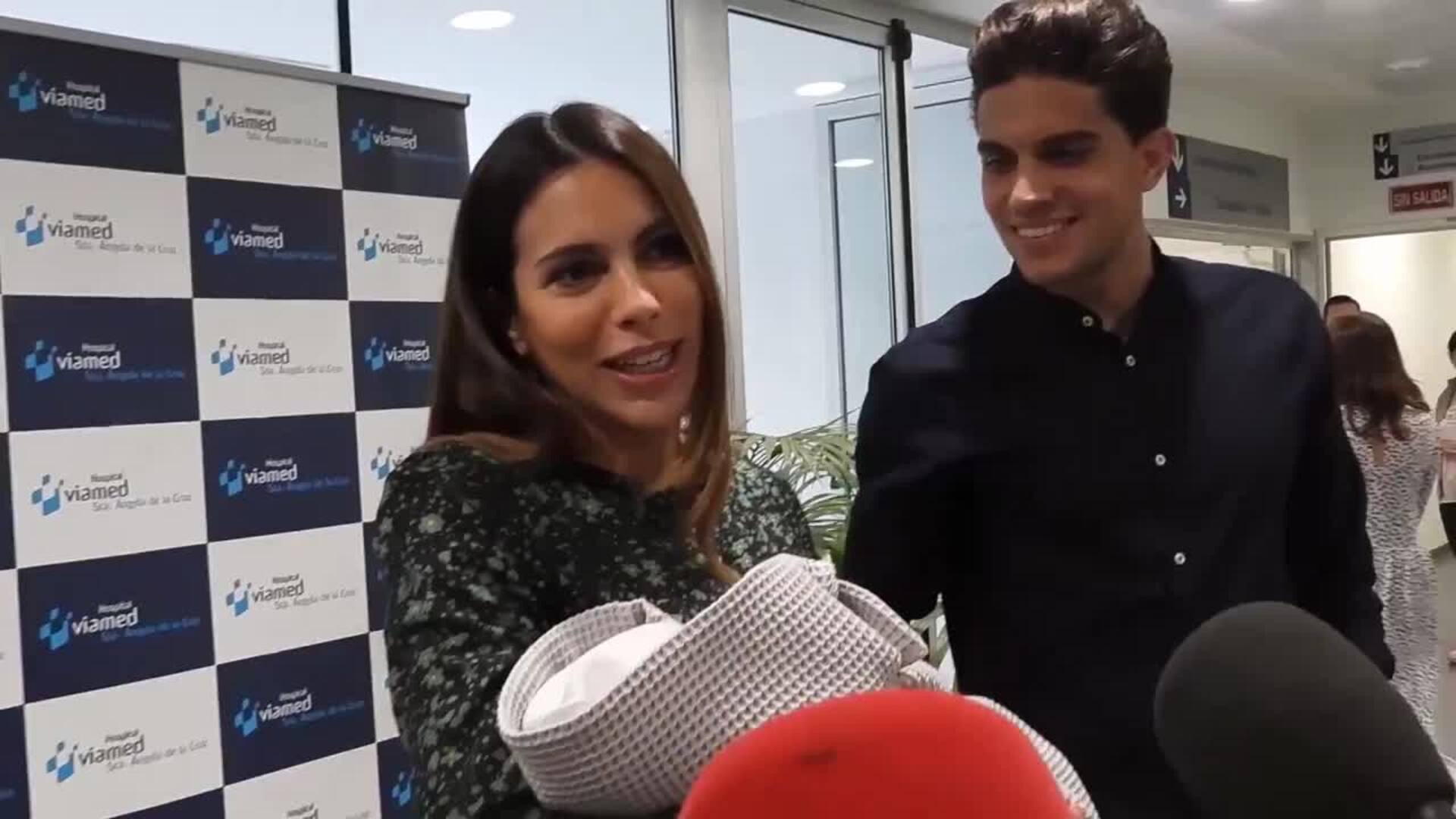 Melissa Jiménez y Marc Bartra vuelven a casa con su tercer hijo