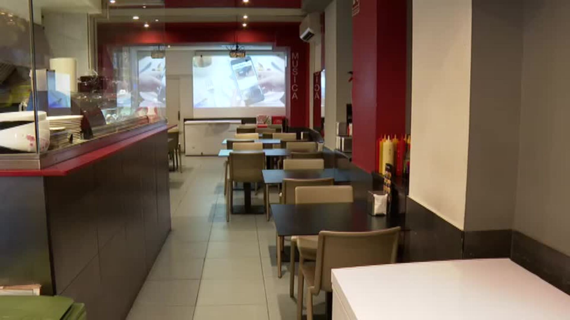 Cataluña amplía las restricciones para limitar el contacto social