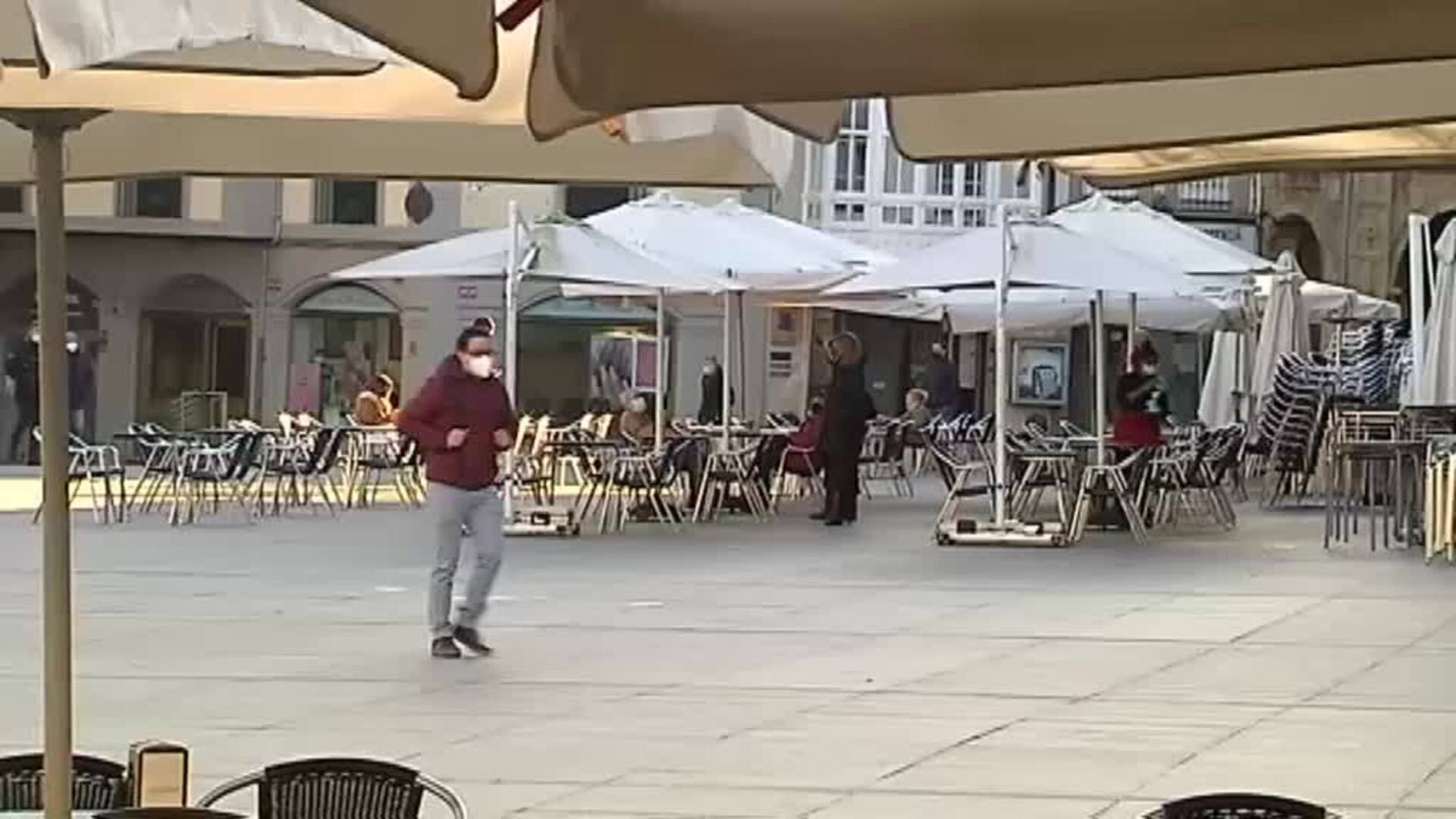 España se encierra ante la cresta de la tercera ola