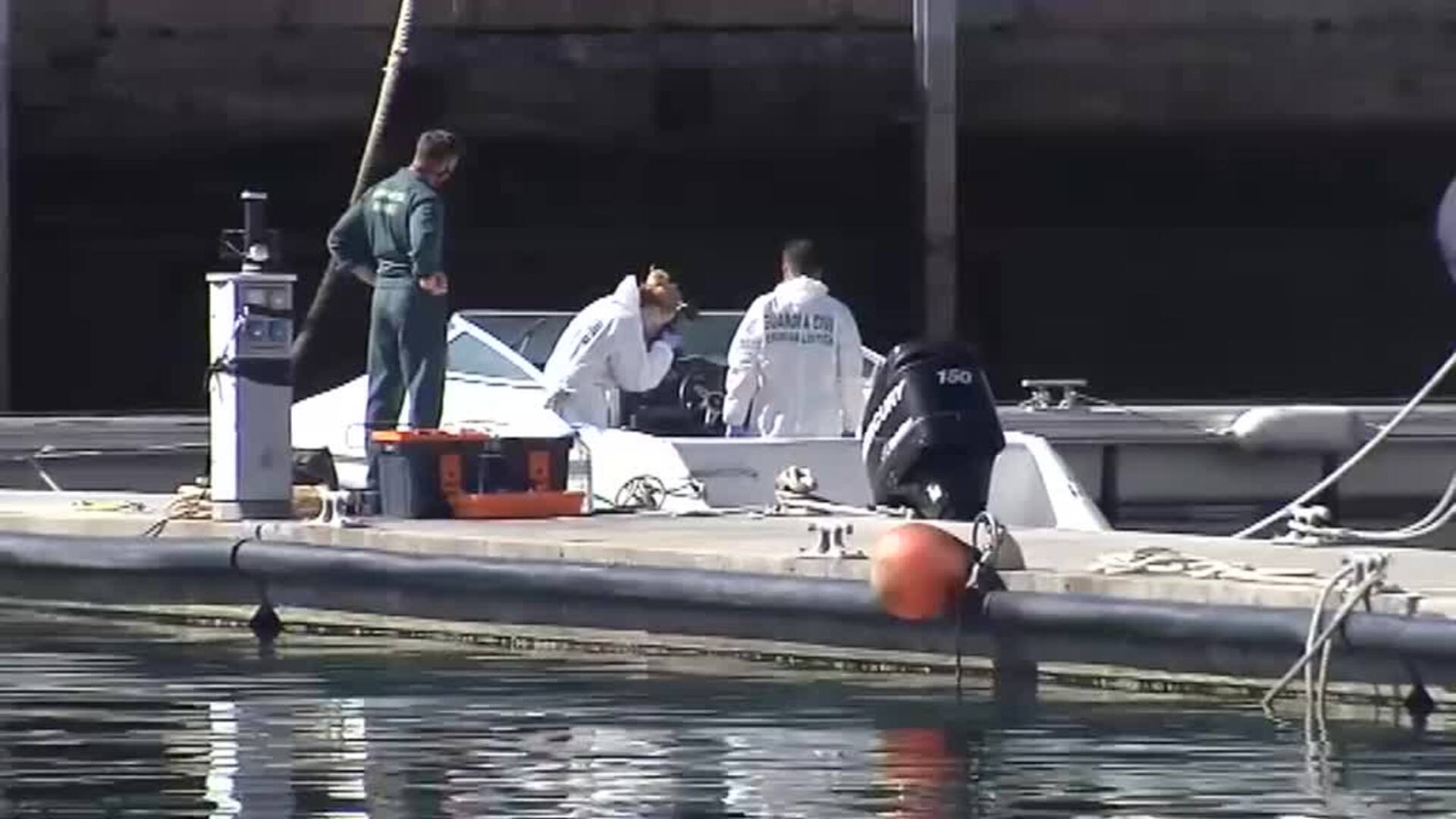 La Guardia Civil busca con perros pistas en la vivienda del padre de Anna y Olivia en Tenerife