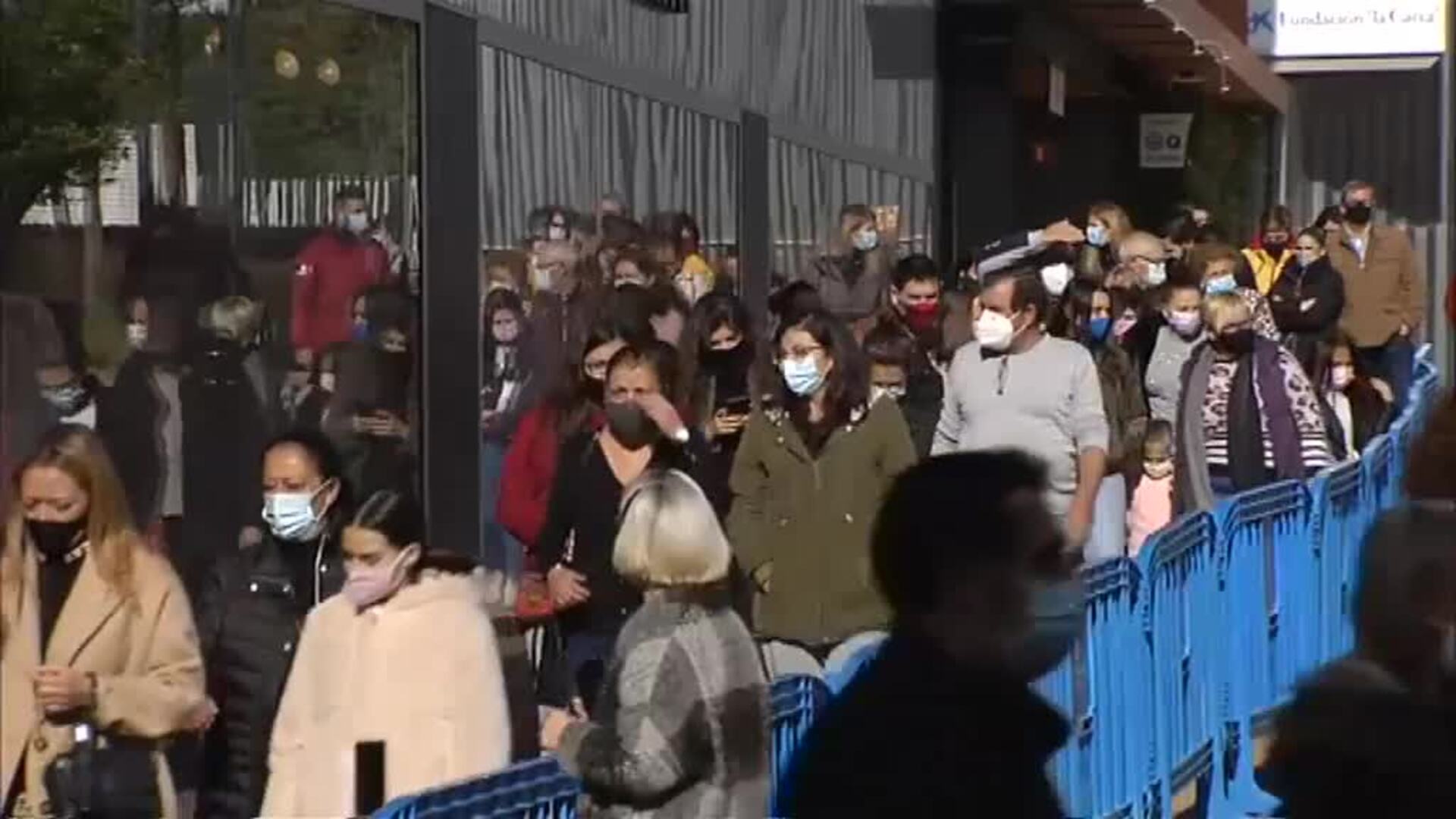 Llega la peligrosa ola de compras, viajes y reuniones