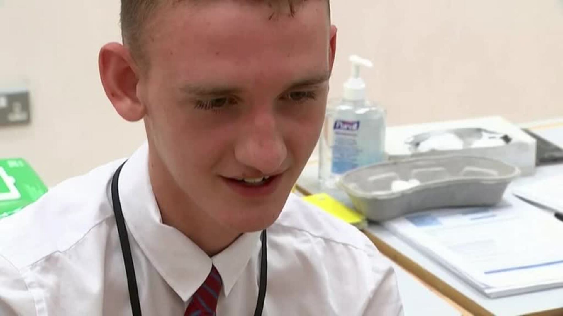 Reino Unido empieza la vacunación contra el covid para la franja de 12 a 15 años