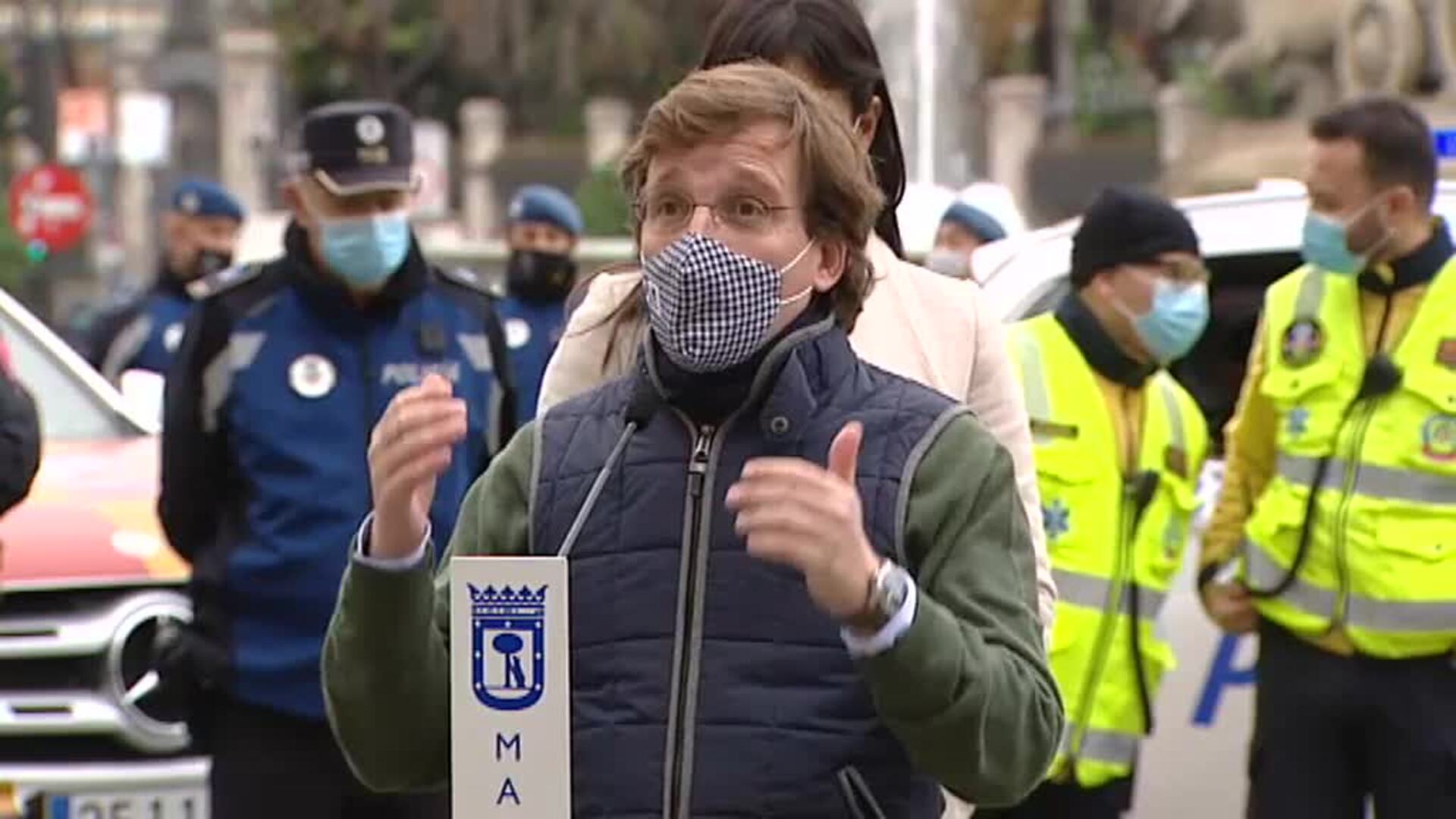 Almeida dice que solo en Galapagar se va a debatir esta noche sobre monarquía o república