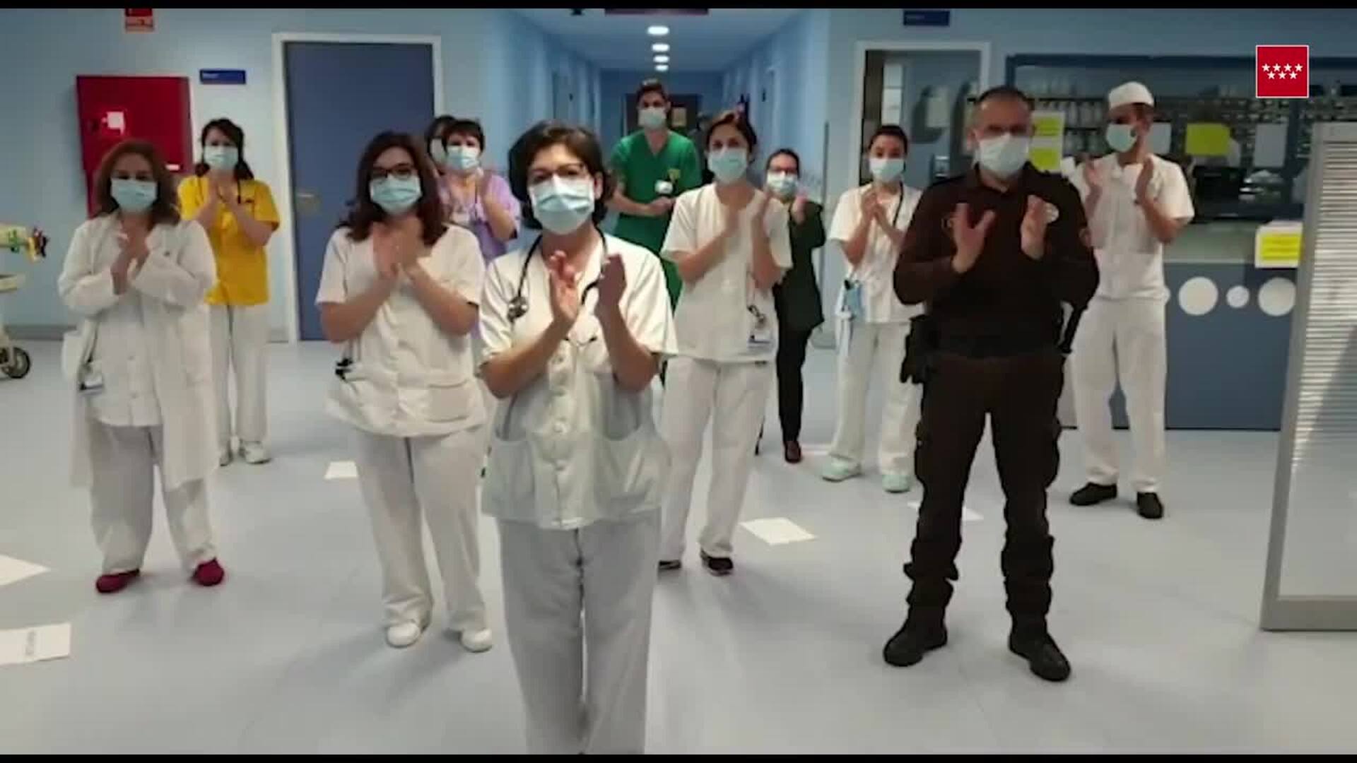 Sanitarios agradecen los aplausos de los madrileños