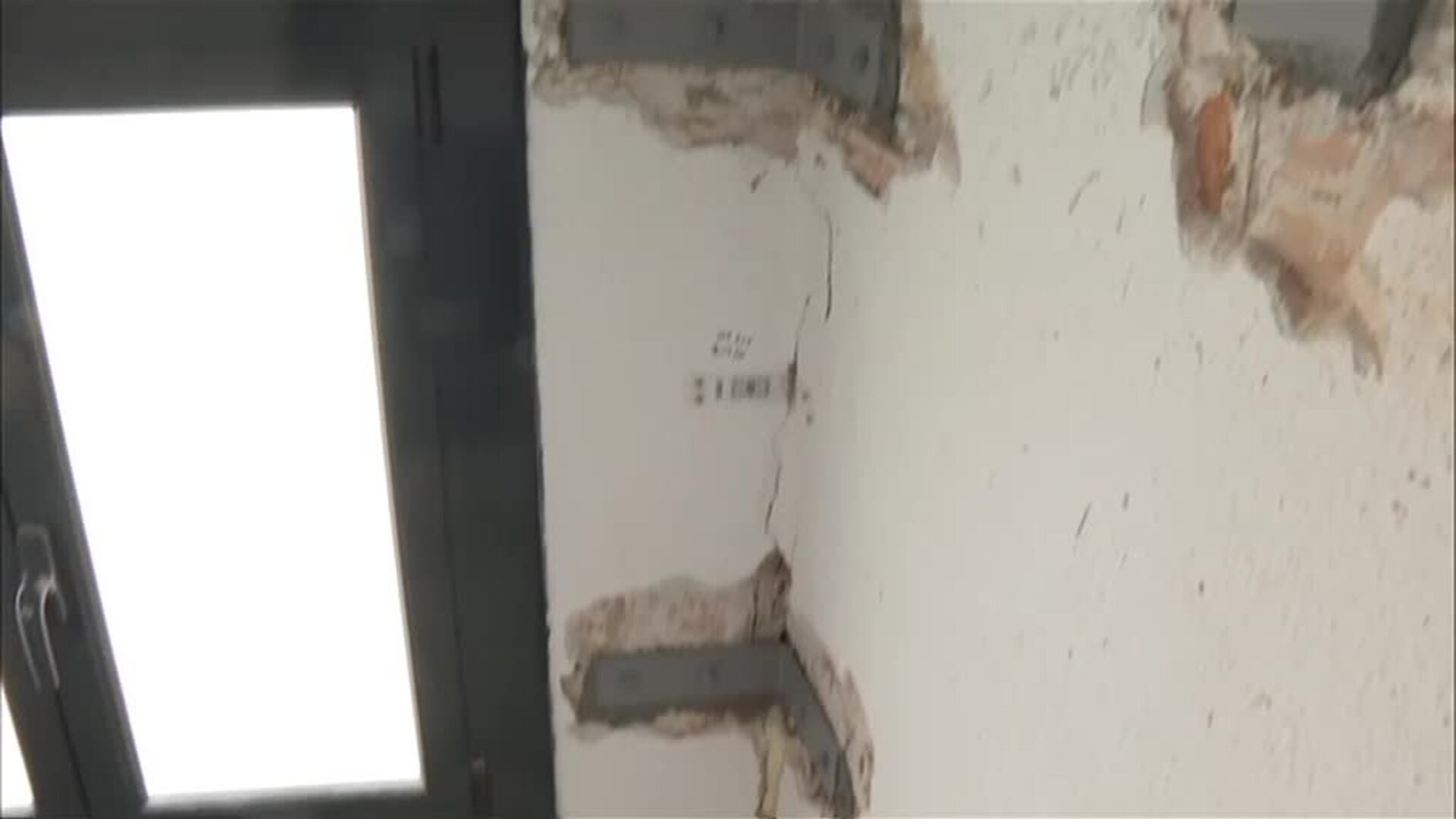 Vecinos de Barcelona llevan seis meses desalojados por las obras de un edificio anexo a sus viviendas