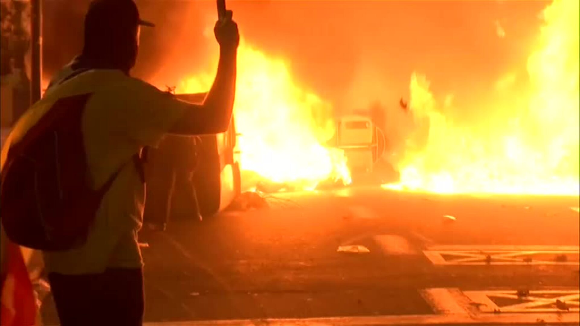 Los Mossos hacen un llamamiento a evitar la zona de Plaza Urquinaona por los violentos altercados