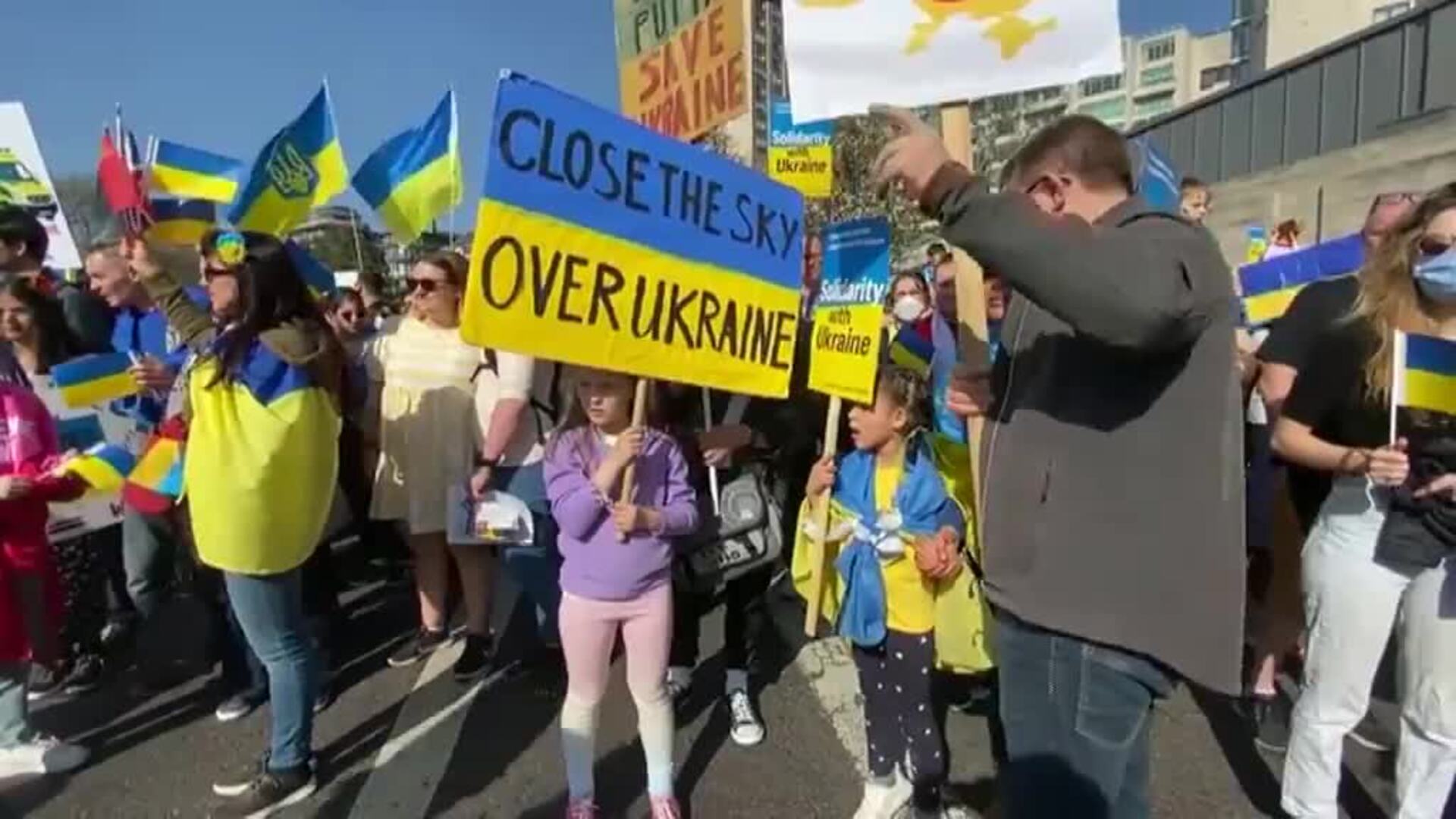 Multitudinaria protesta en Londres contra la guerra de Ucrania