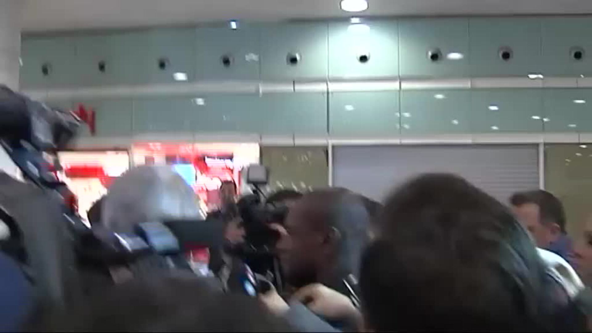 Abidal y Oscar Grau regresan de Qatar tras su encuentro con Xavi