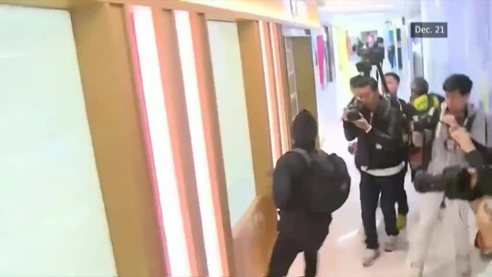 Los protestantes destrozan un centro comercial en Hong Kong