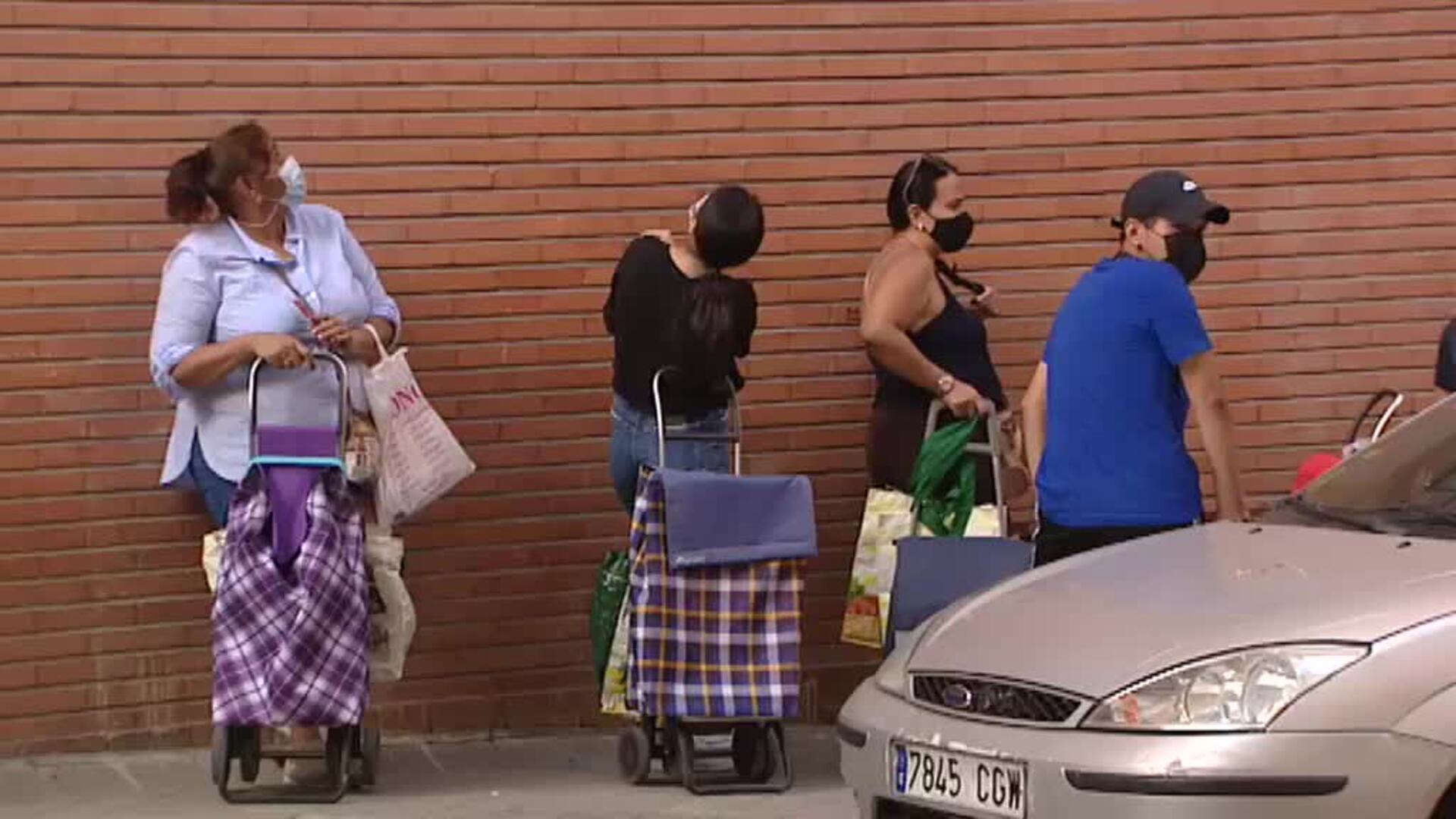 Las colas del hambre no descansan en vacaciones