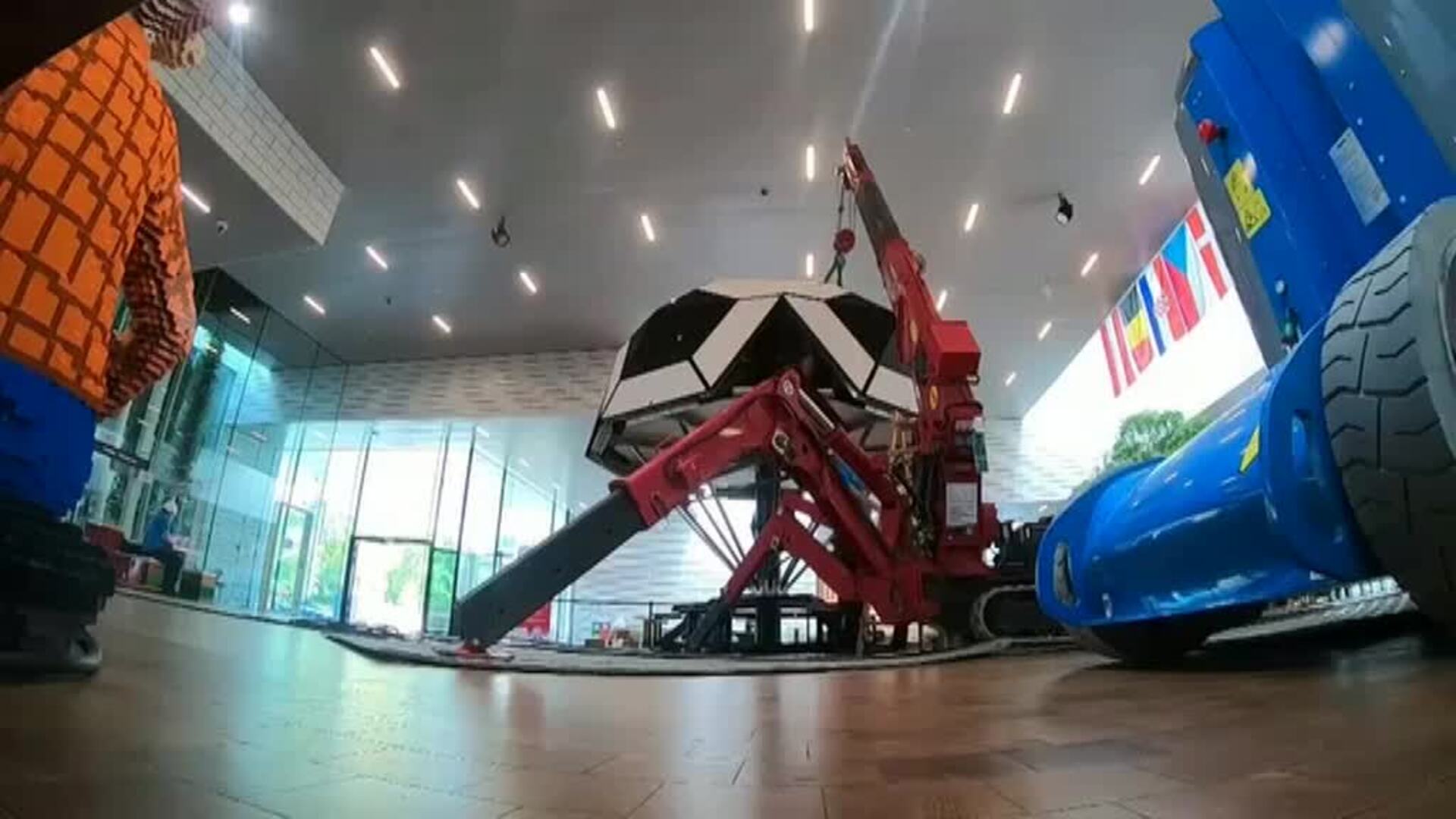 Construyen el &quot;Lego-balón&quot; de fútbol más grande del mundo