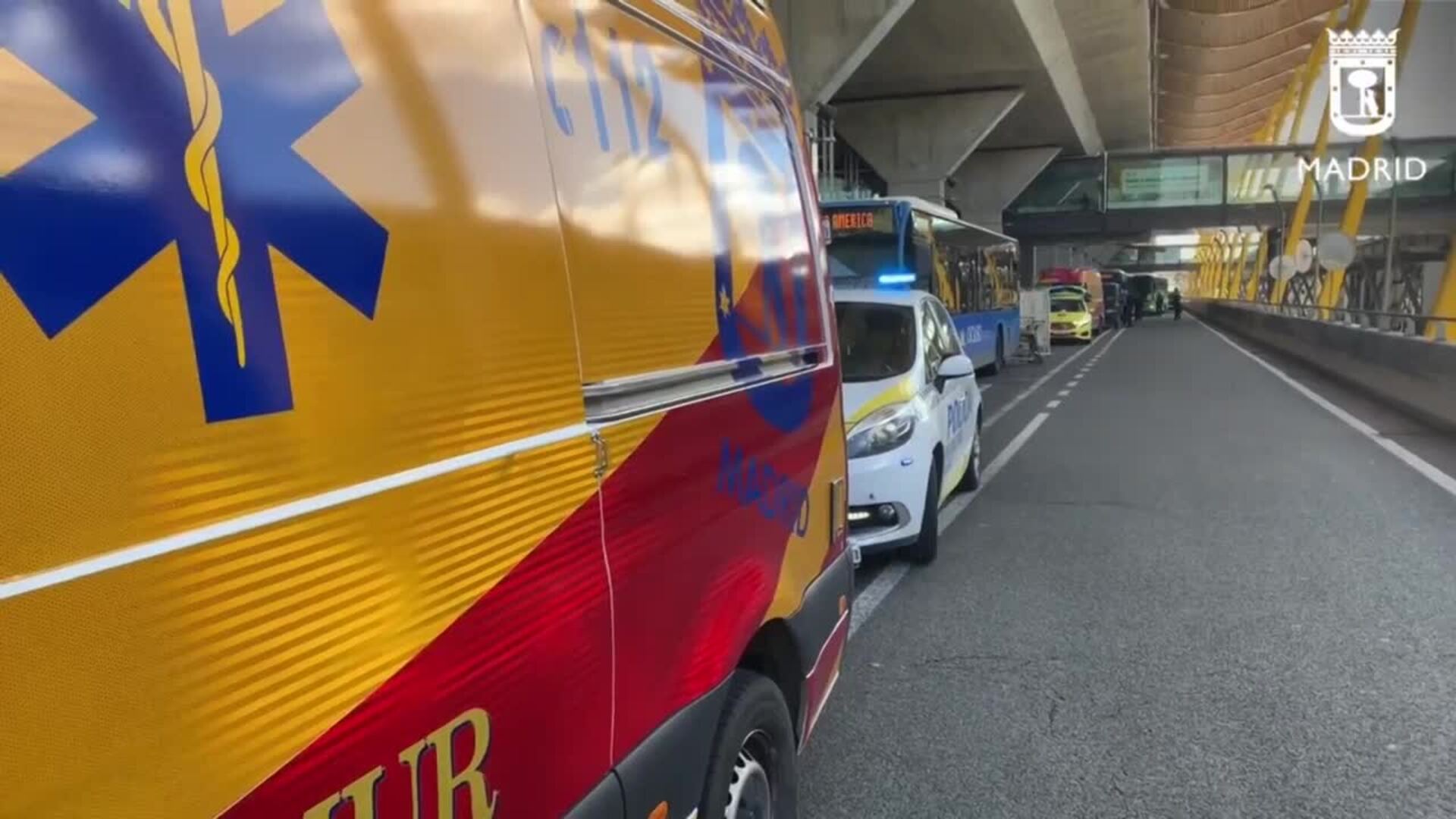 Muere un niño de 3 años atropellado por un autobús de la EMT en la T4 de Barajas