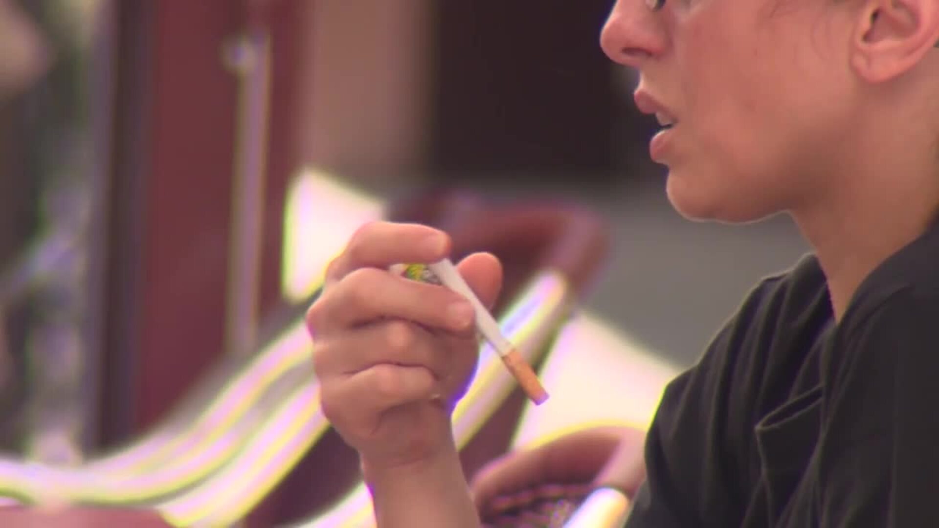 Madrid pide revocar el auto que anula prohibir fumar en la calle