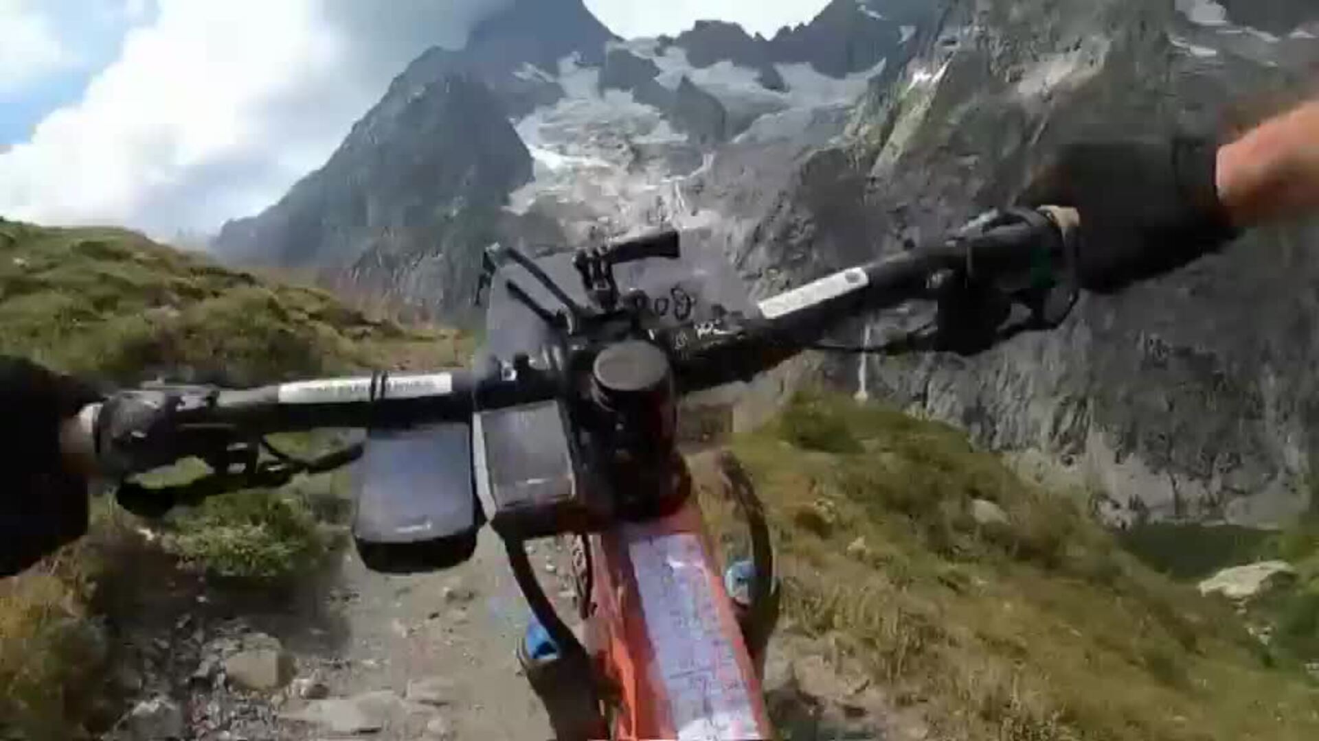 Los amantes de las ebikes se enfrentan con la naturaleza en el Mont Blanc