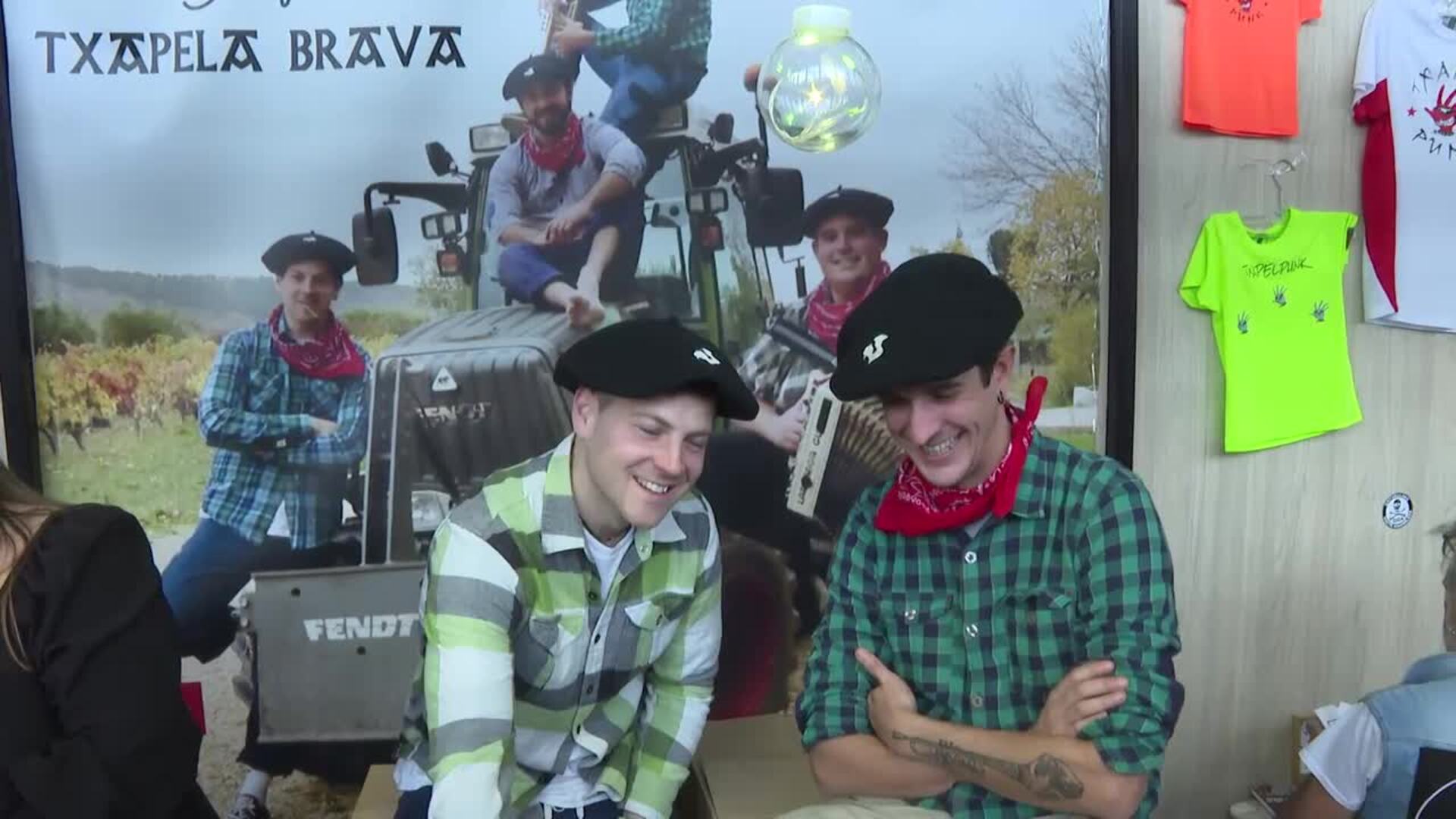 Decenas de miles de personas visitan la feria de cultura vasca Durangoko Azoka