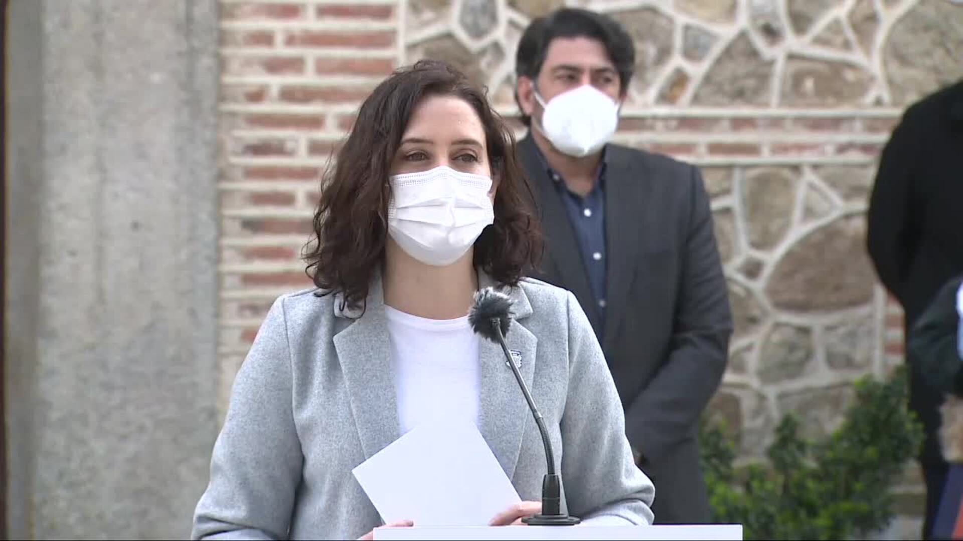 Ayuso traslada su apoyo a Cataluña ante &quot;el terror callejero&quot;