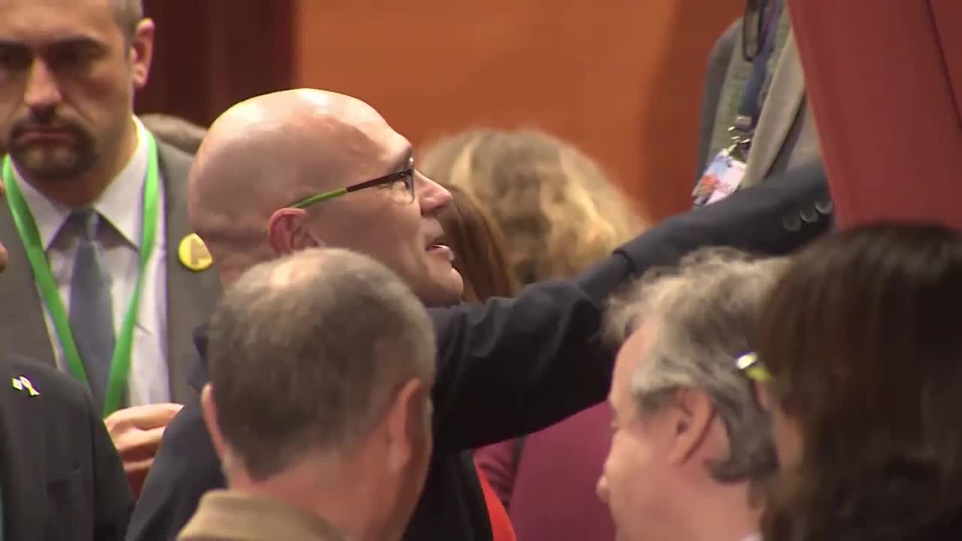 Los líderes independentistas presos vuelven al Parlament