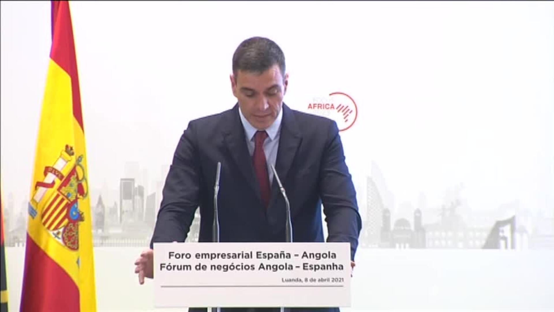 Sánchez apuesta en Angola por el acceso universal a las vacunas