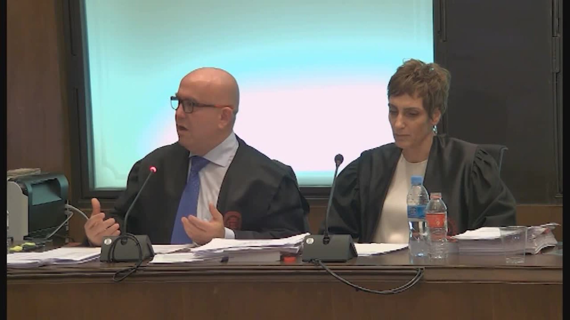 La defensa de Torra ve &quot;motivación política&quot; en las órdenes de la JEC