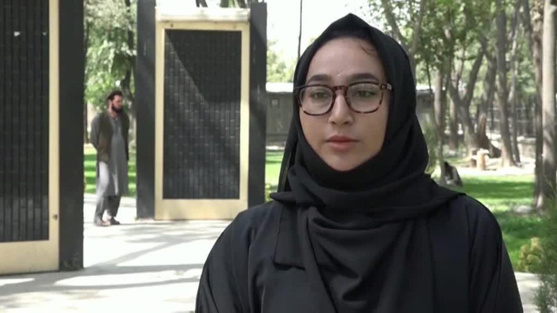 Los talibanes dispersan con gases lacrimógenos a un grupo de mujeres que se manifestaban por la educación y el trabajo