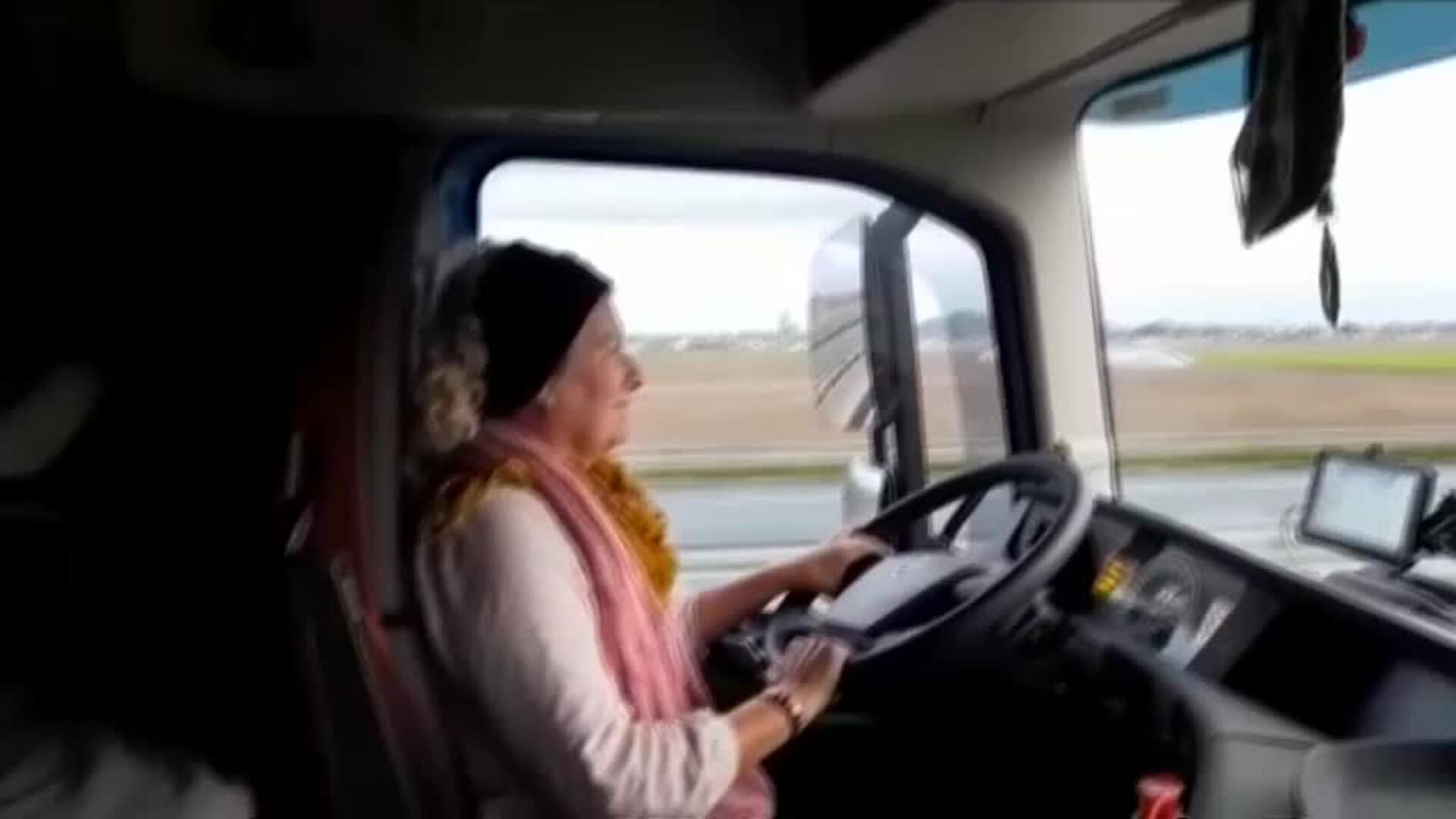 Los primeros camioneros españoles comienzan a llegar a casa