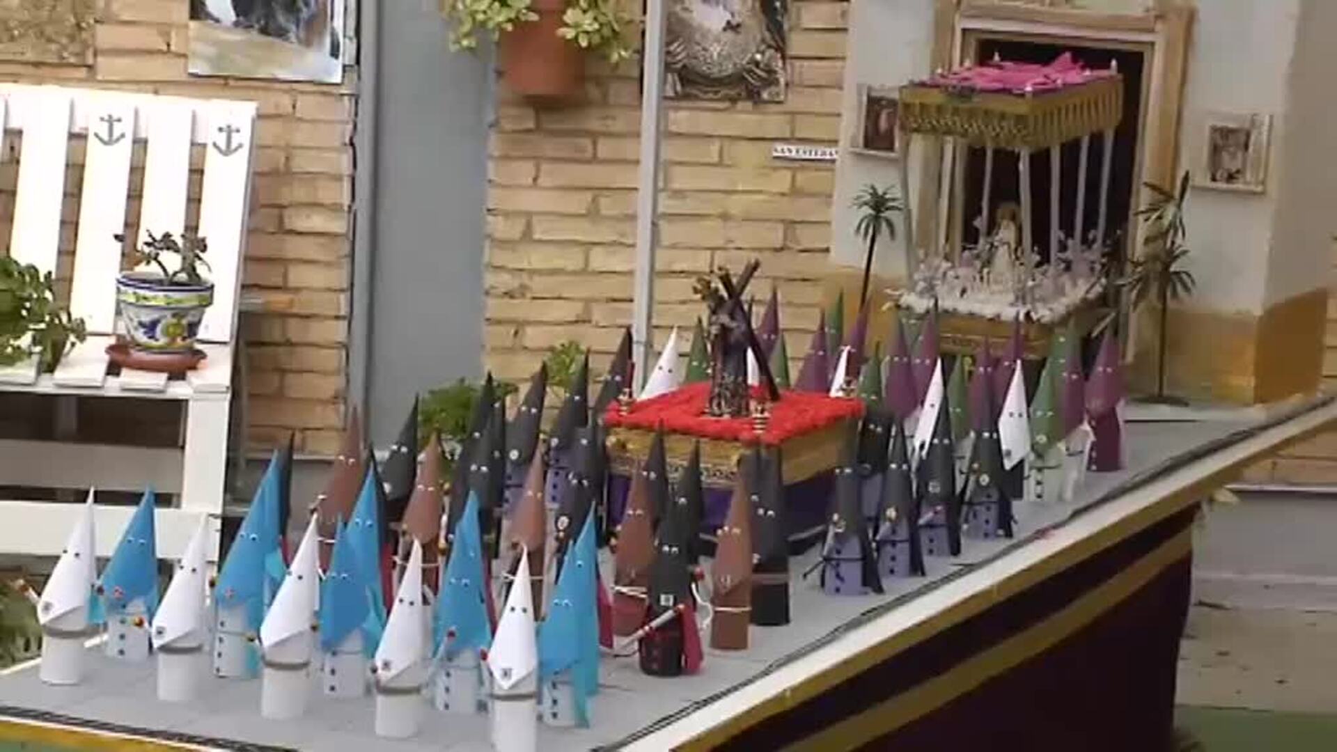 Iglesias de toda España exponen sus pasos de Semana Santa dentro de los templos