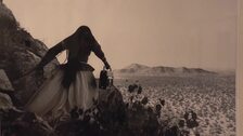 La cámara de la fotógrafa Graciela Iturbide desafía el paso del tiempo con una exposición en México